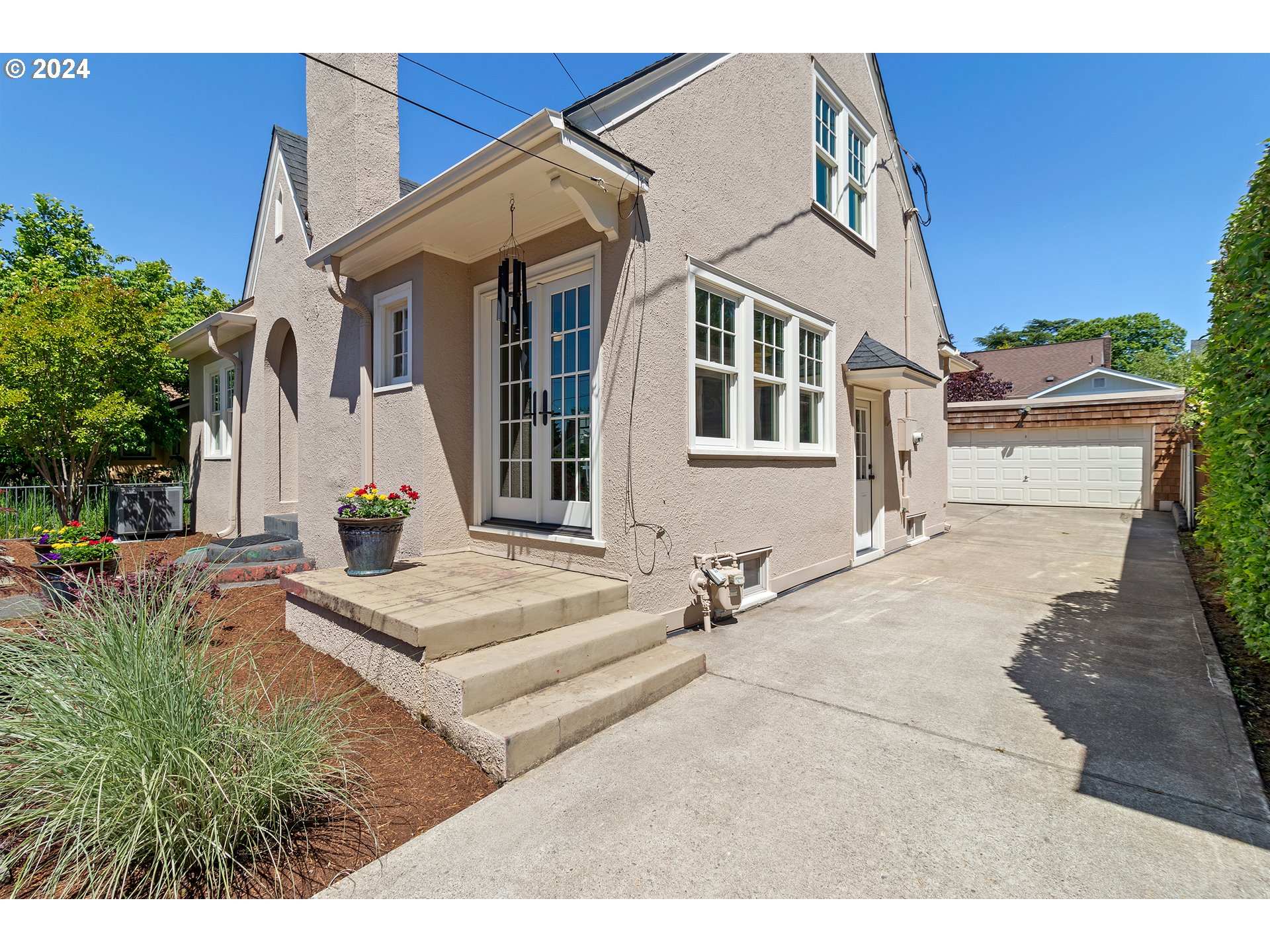 3316 NE CESAR E CHAVEZ BLVD