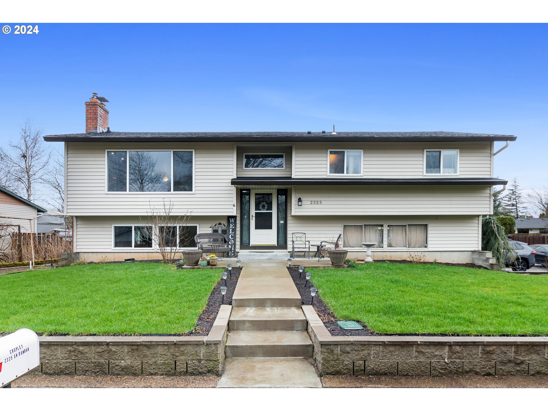 2325 SW DUNBAR PL