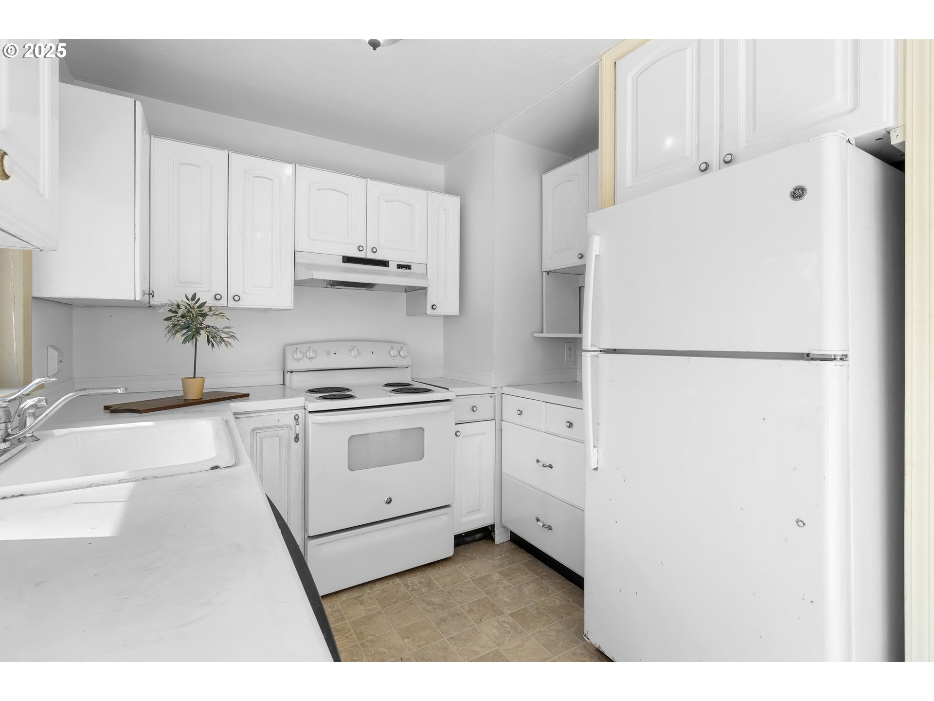 1946 NE 113TH AVE
