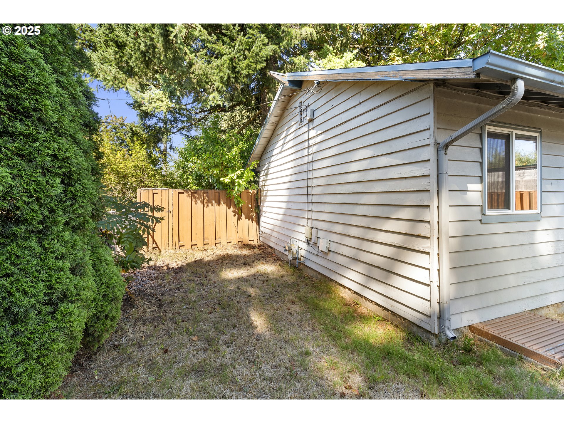 1946 NE 113TH AVE