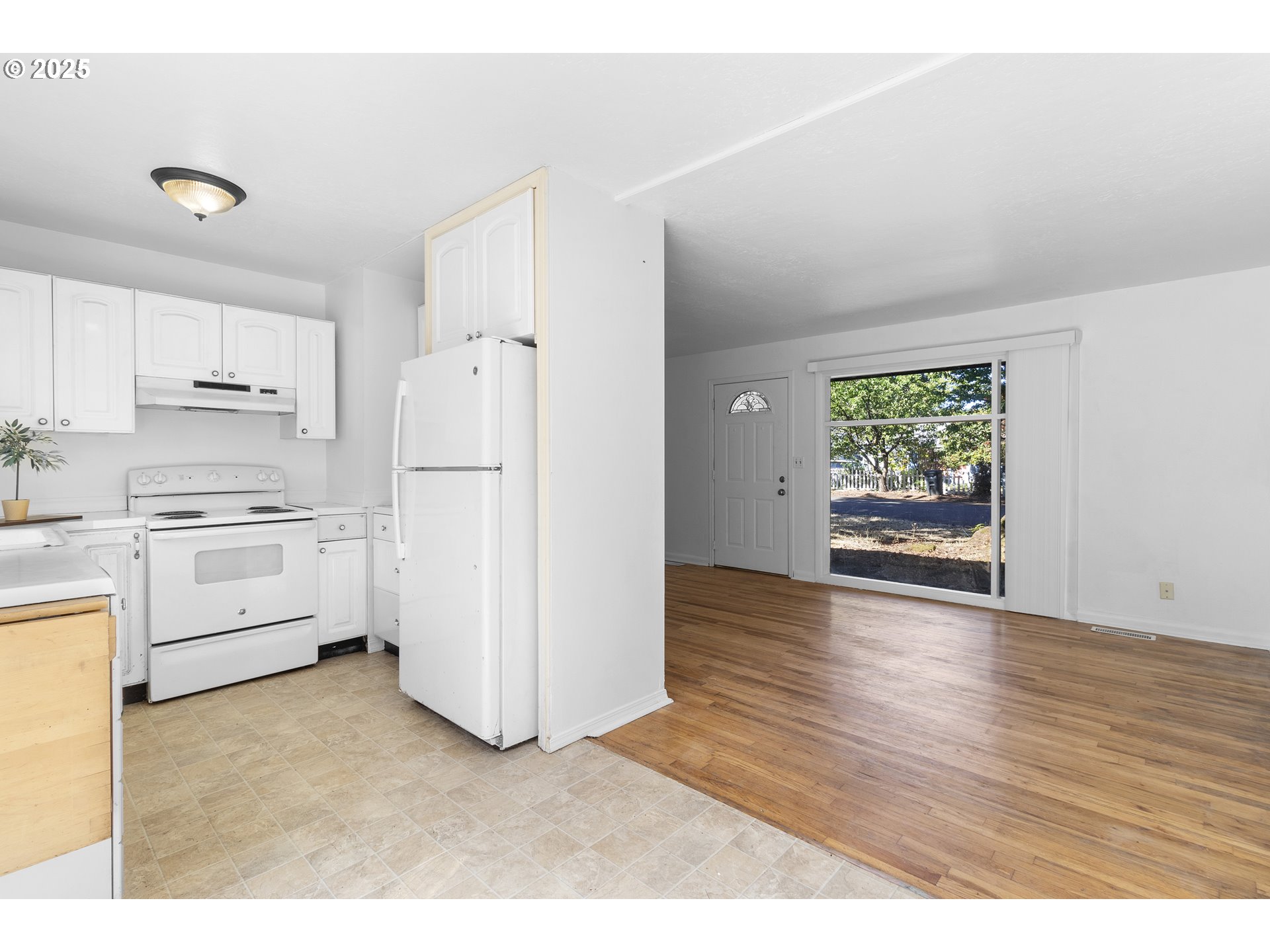 1946 NE 113TH AVE