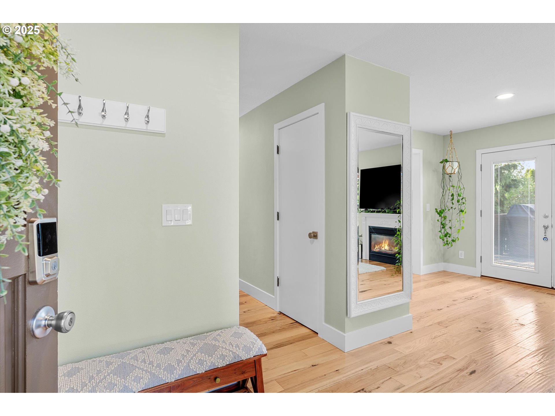 625 SW MILLER CT