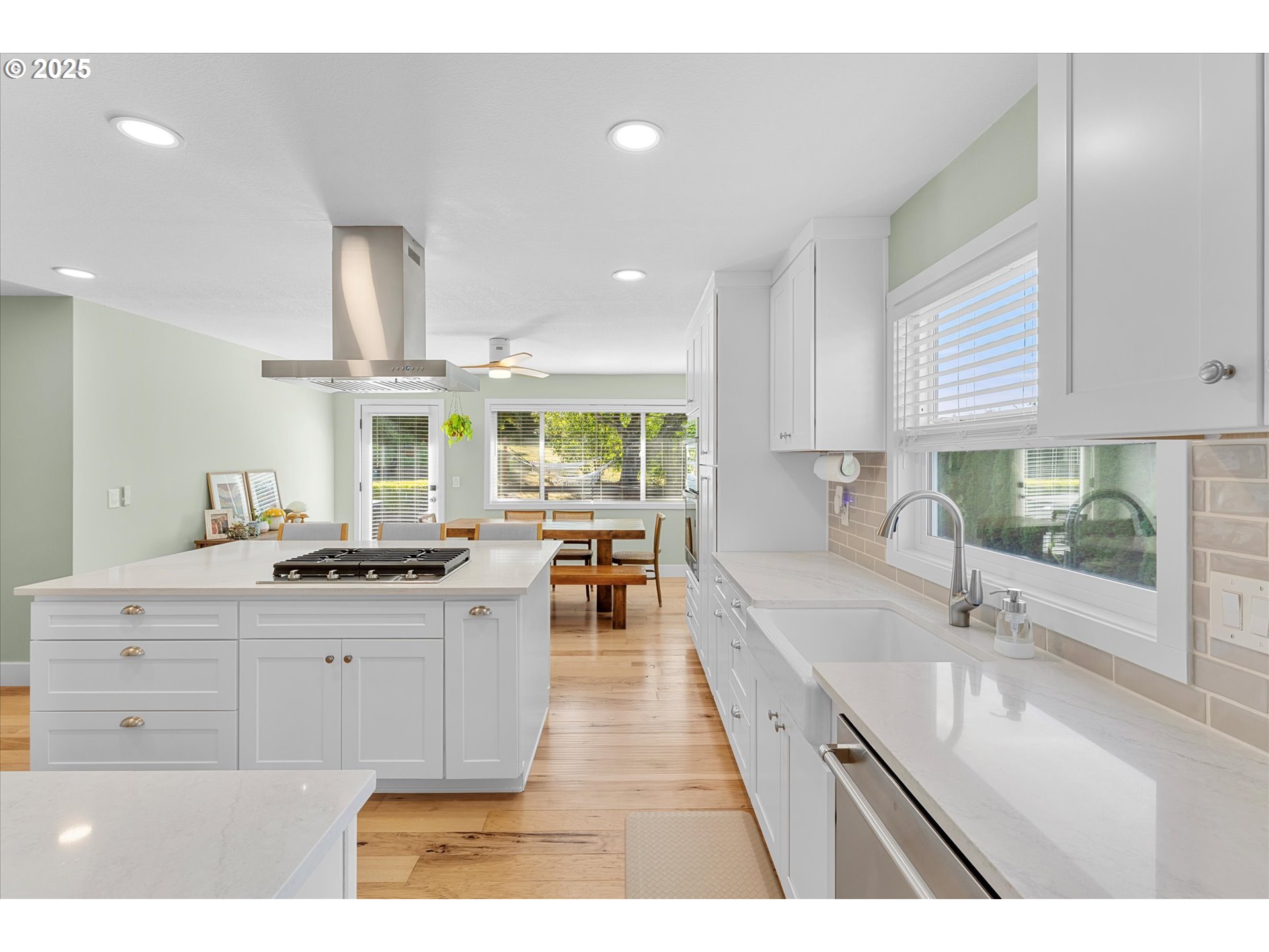 625 SW MILLER CT