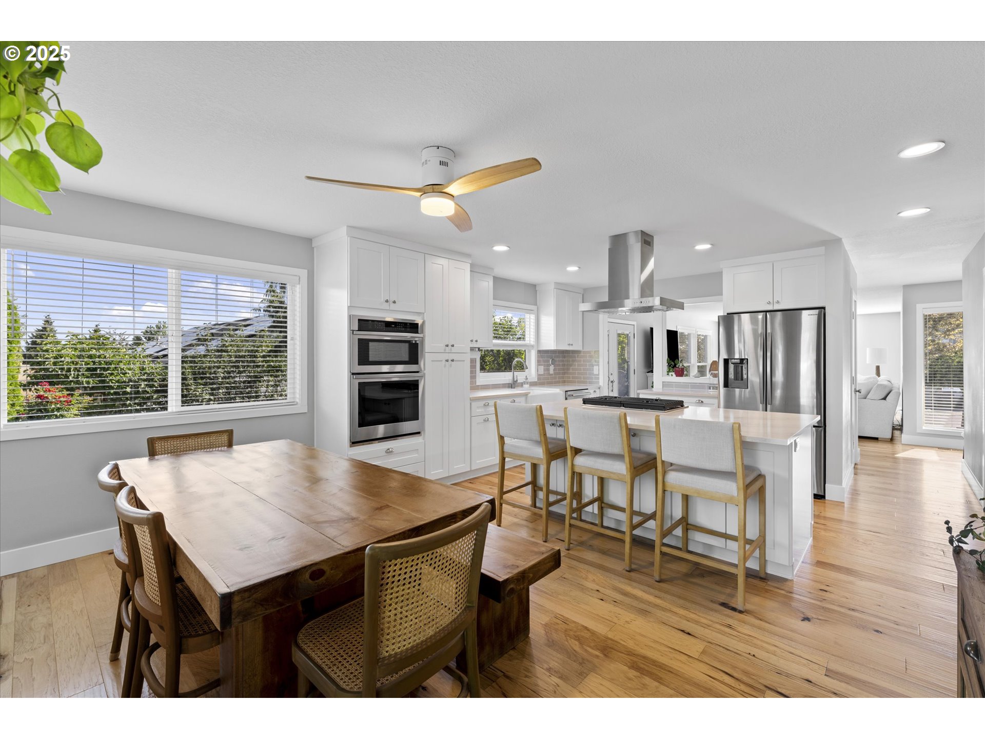 625 SW MILLER CT
