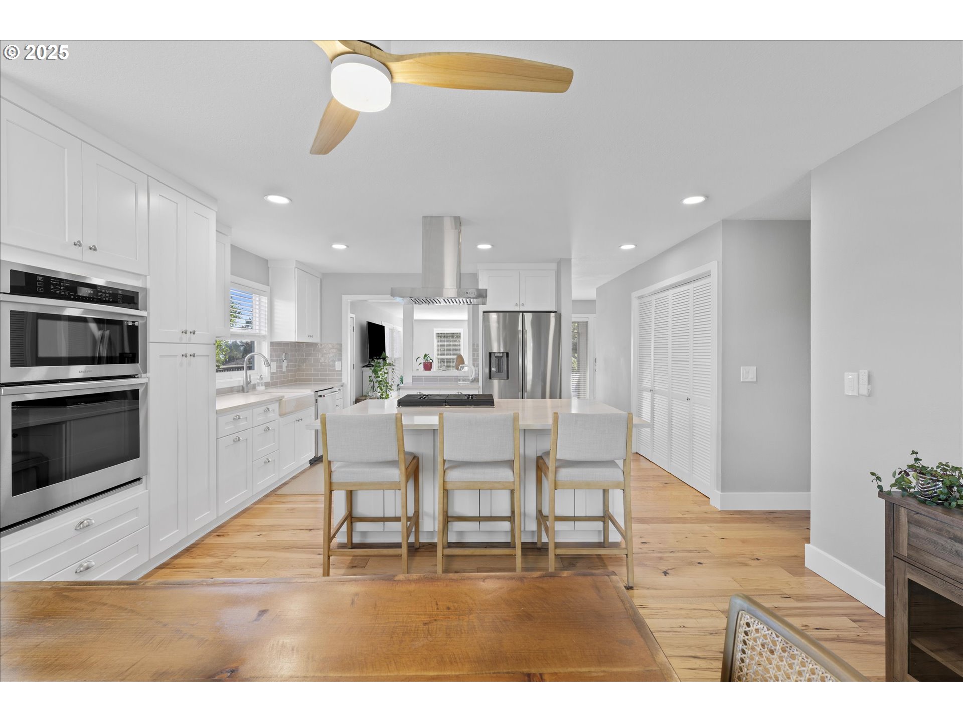 625 SW MILLER CT