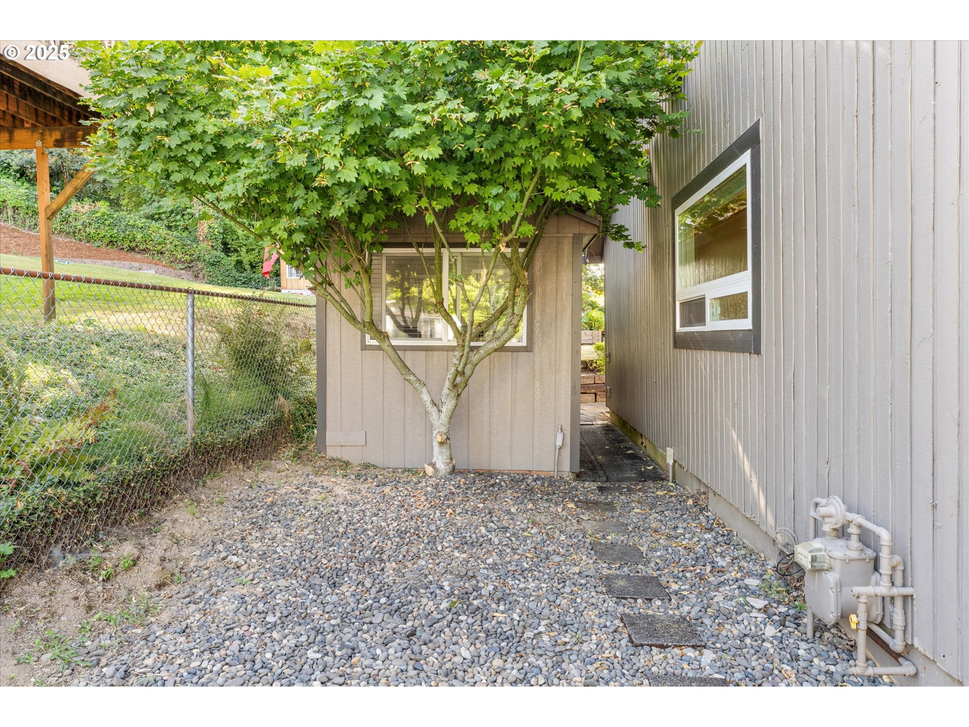 625 SW MILLER CT
