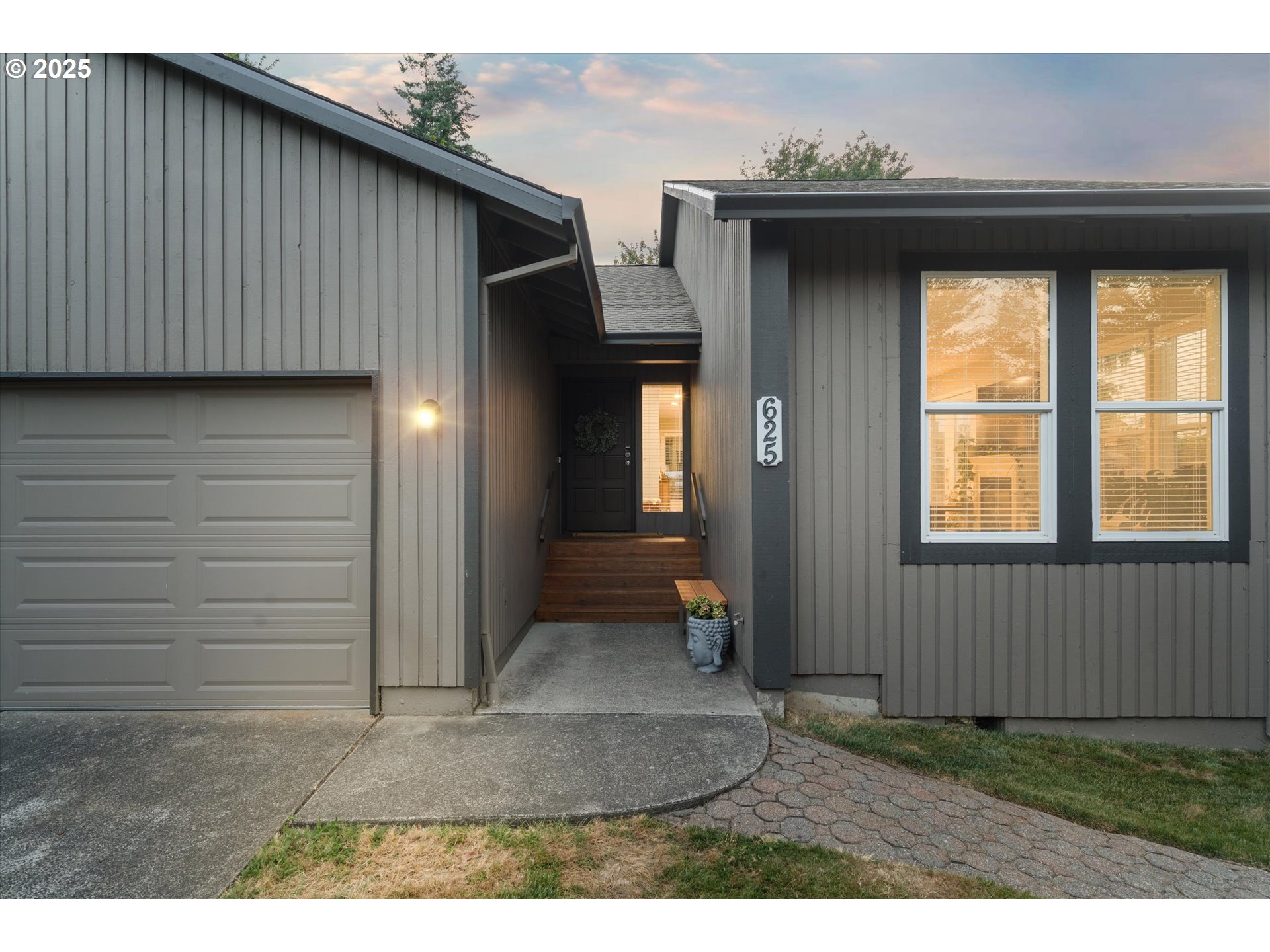 625 SW MILLER CT