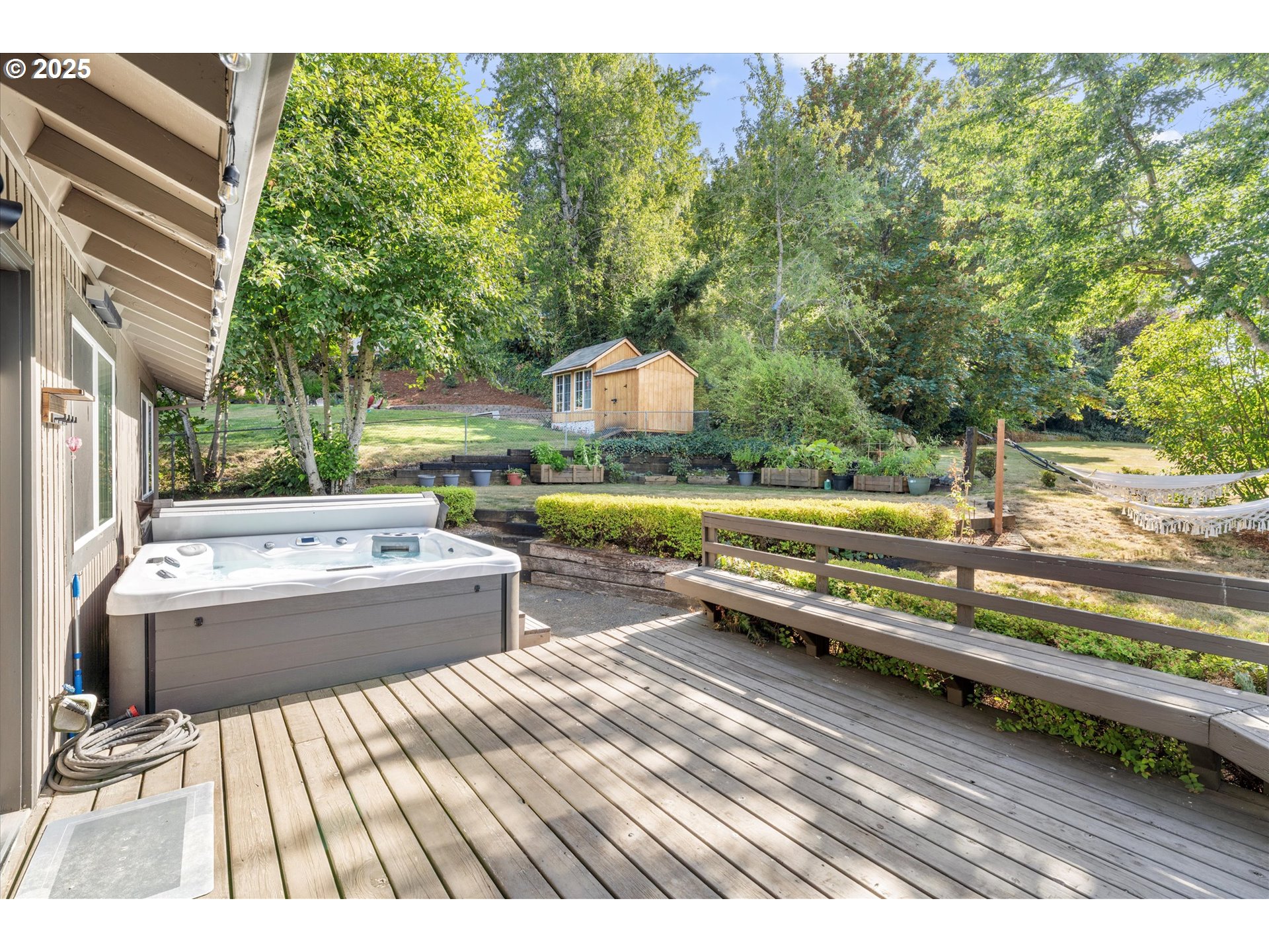 625 SW MILLER CT