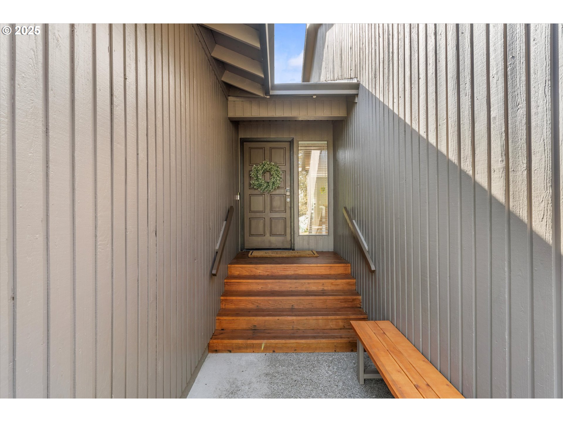 625 SW MILLER CT