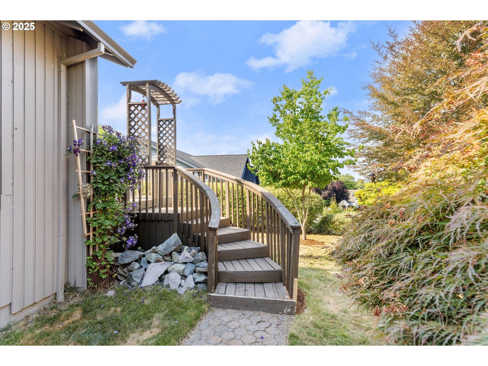625 SW MILLER CT