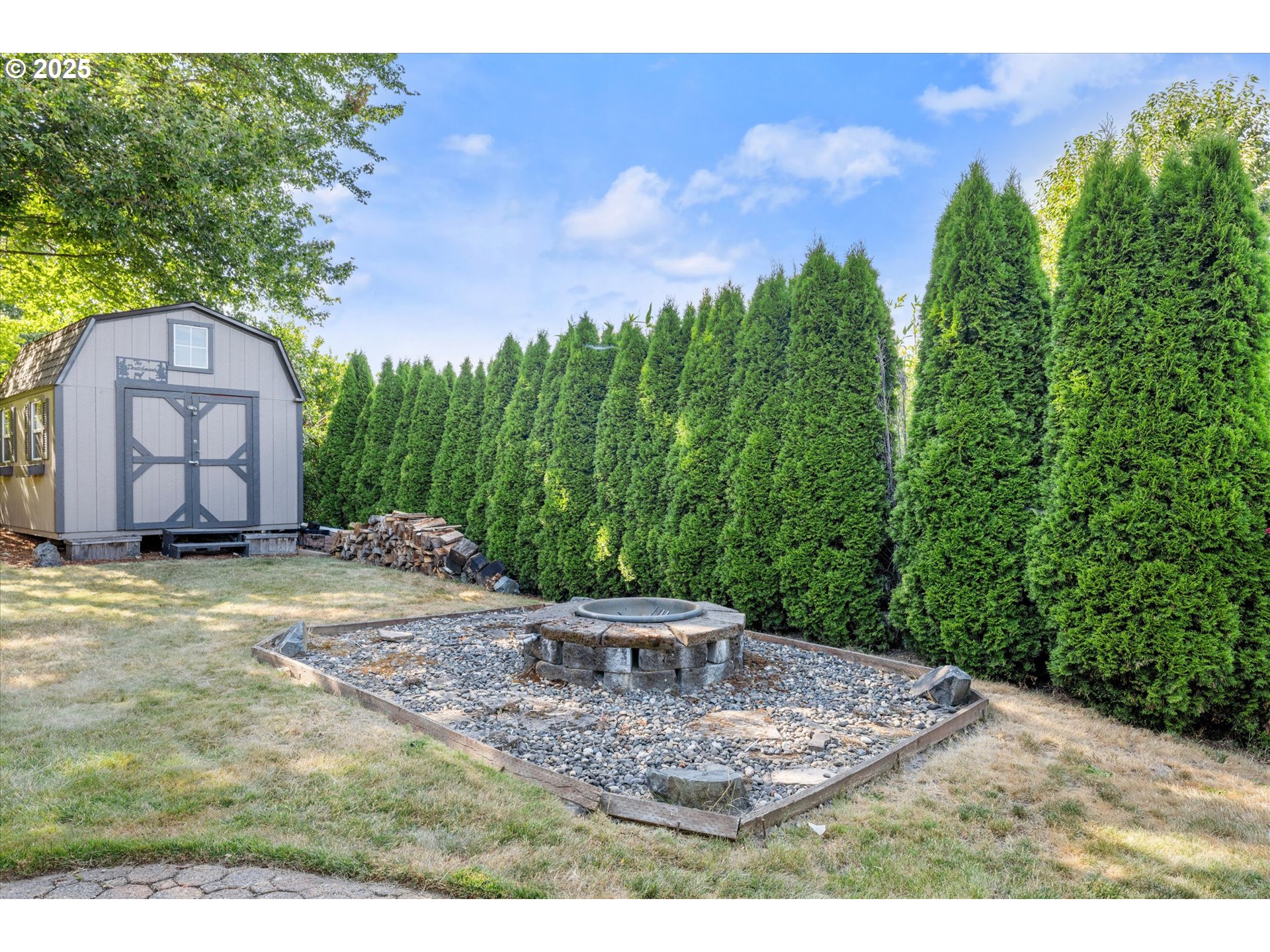 625 SW MILLER CT