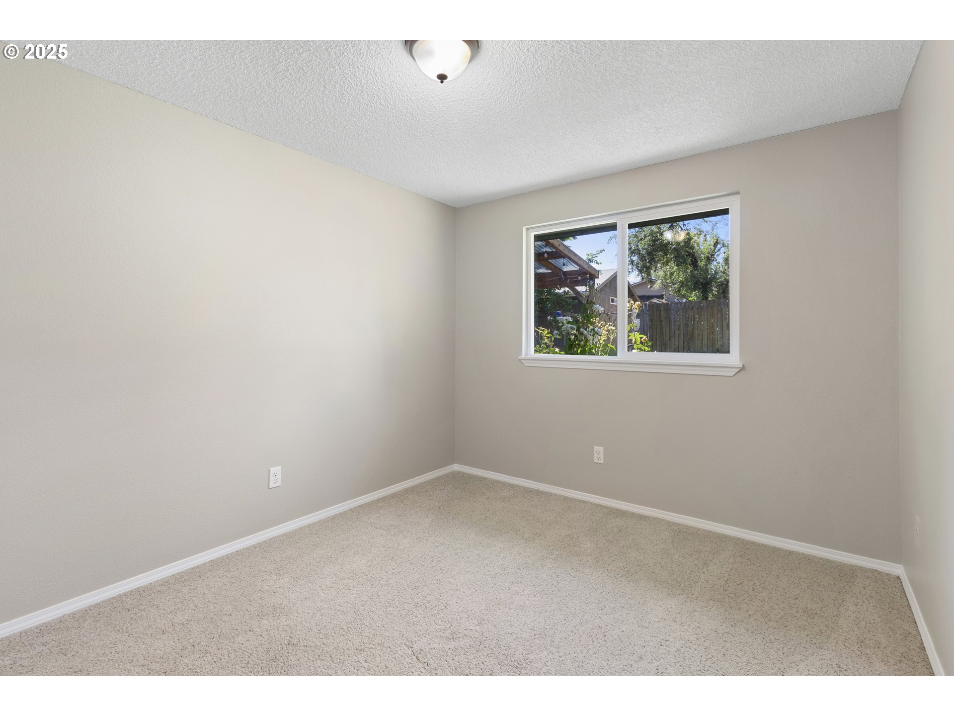 2851 NW NORWOOD CIR
