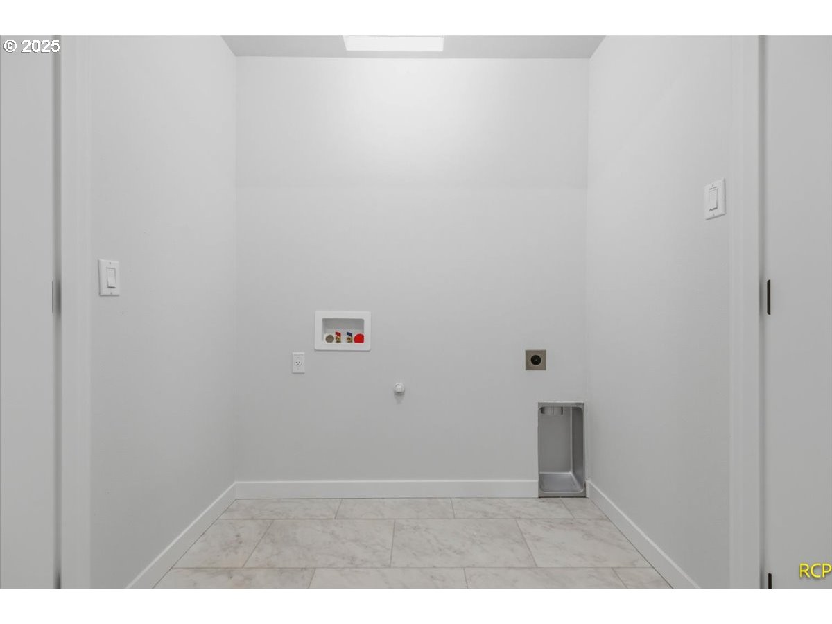 9017 SE COOPER ST