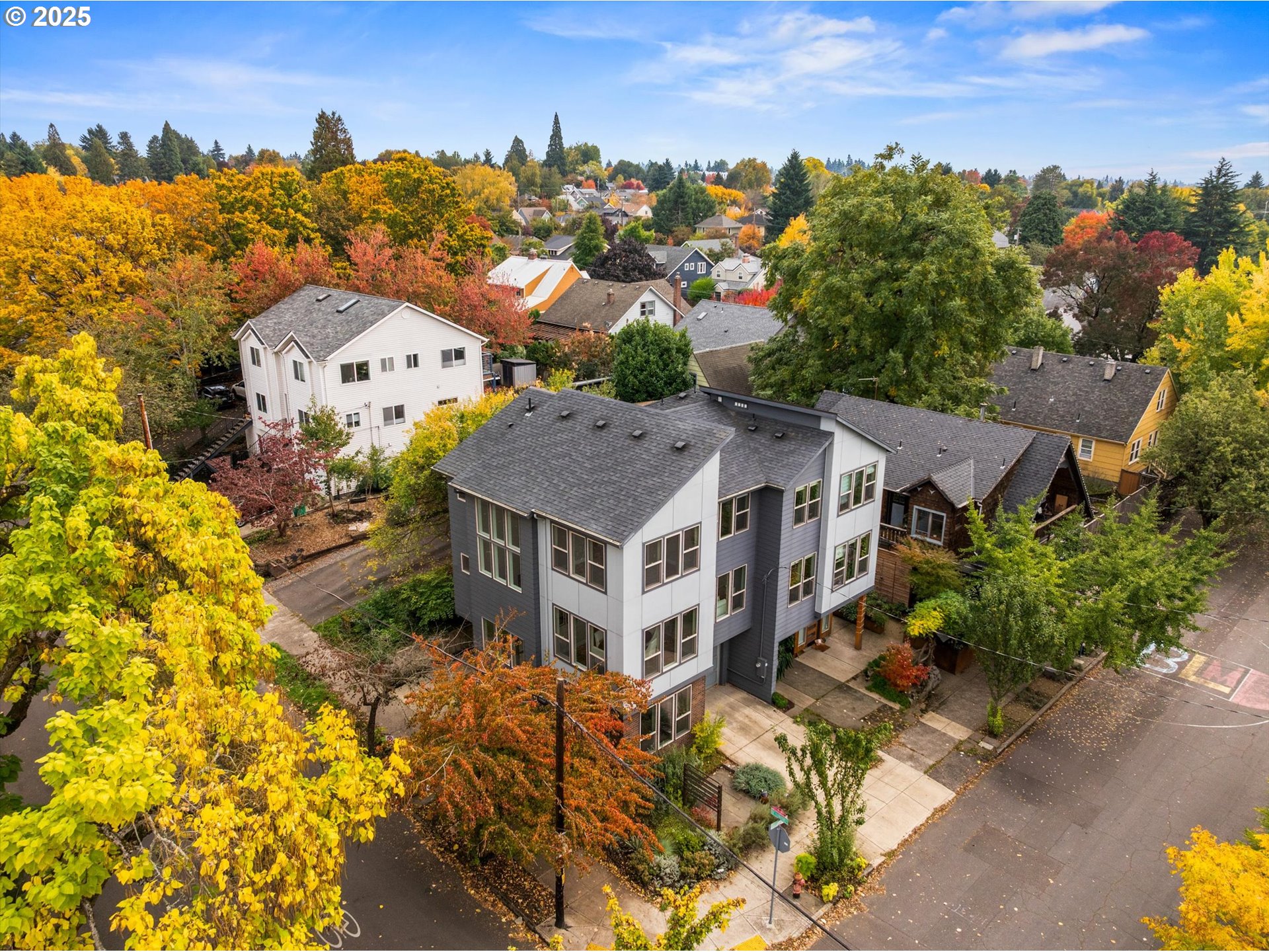 2306 SE CLINTON ST, Portland