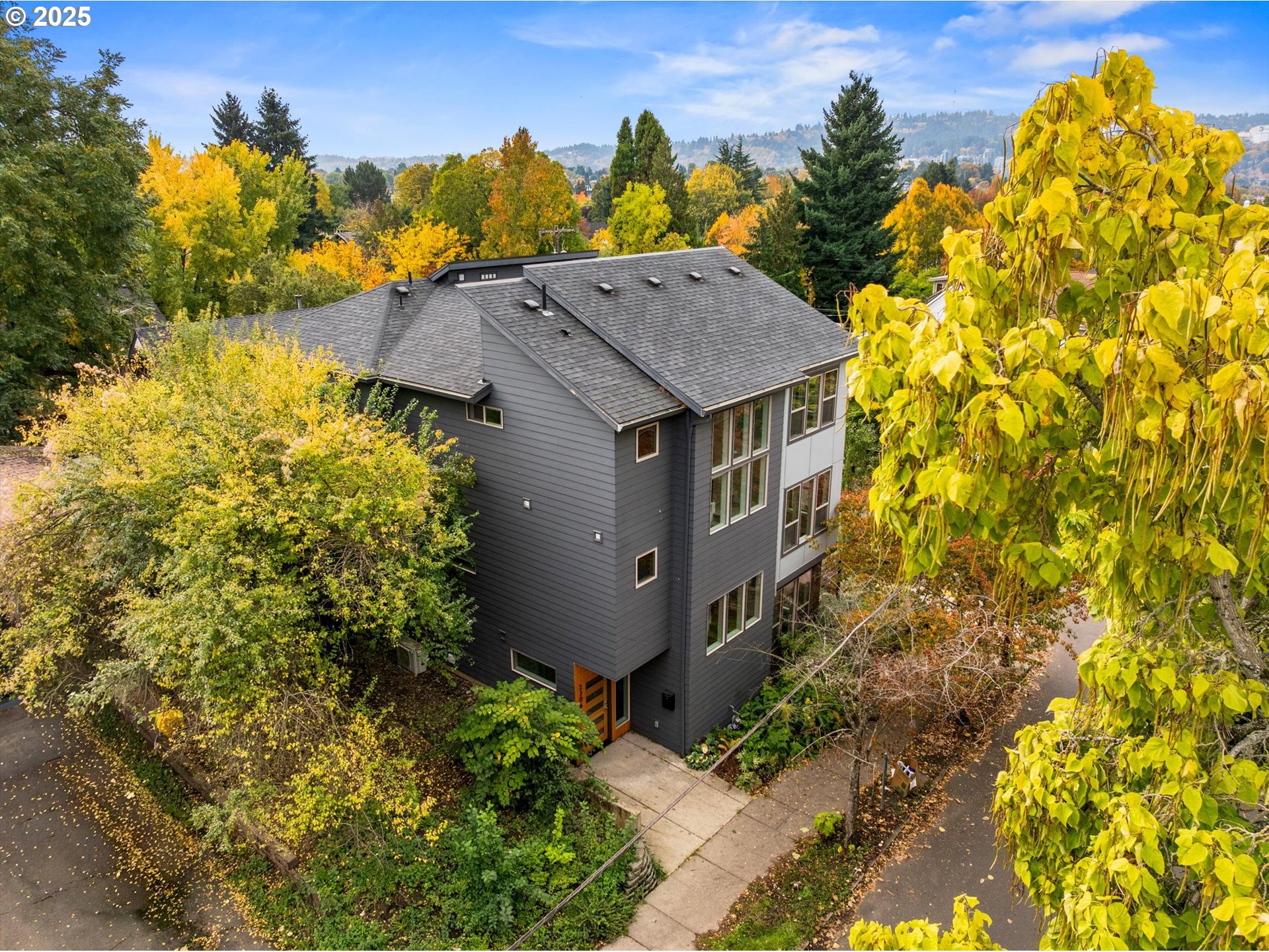 2306 SE CLINTON ST, Portland