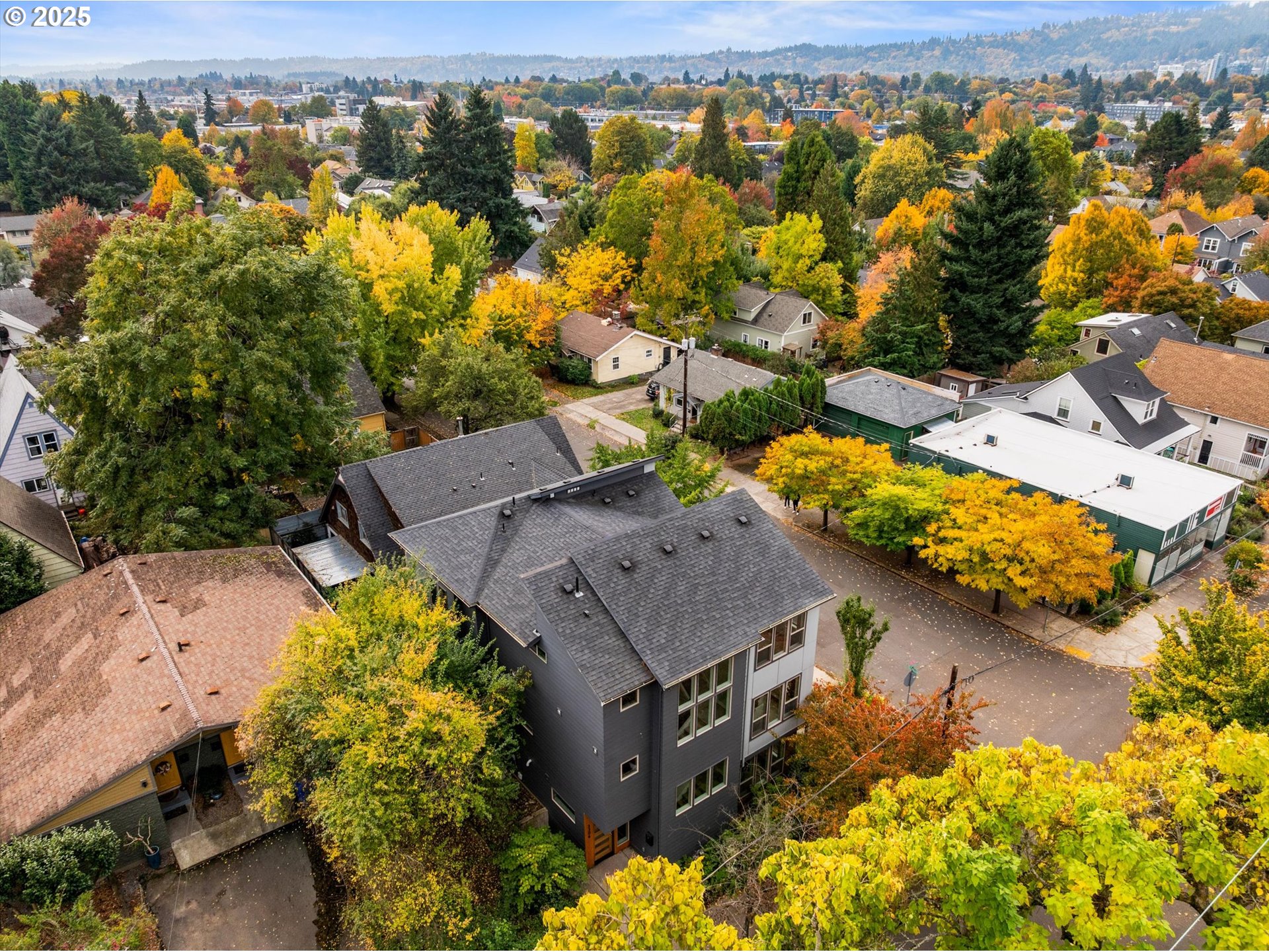 2306 SE CLINTON ST, Portland