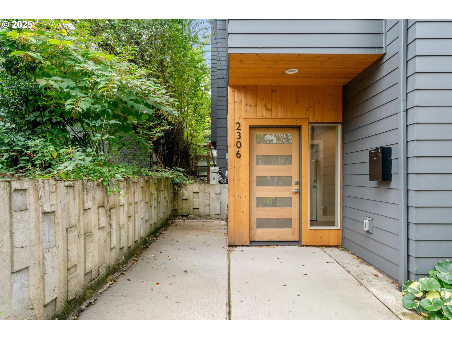 2306 SE CLINTON ST, Portland