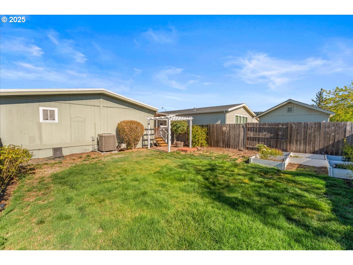 7455 SE KING RD 11
