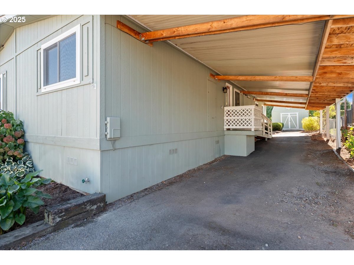 7455 SE KING RD 11