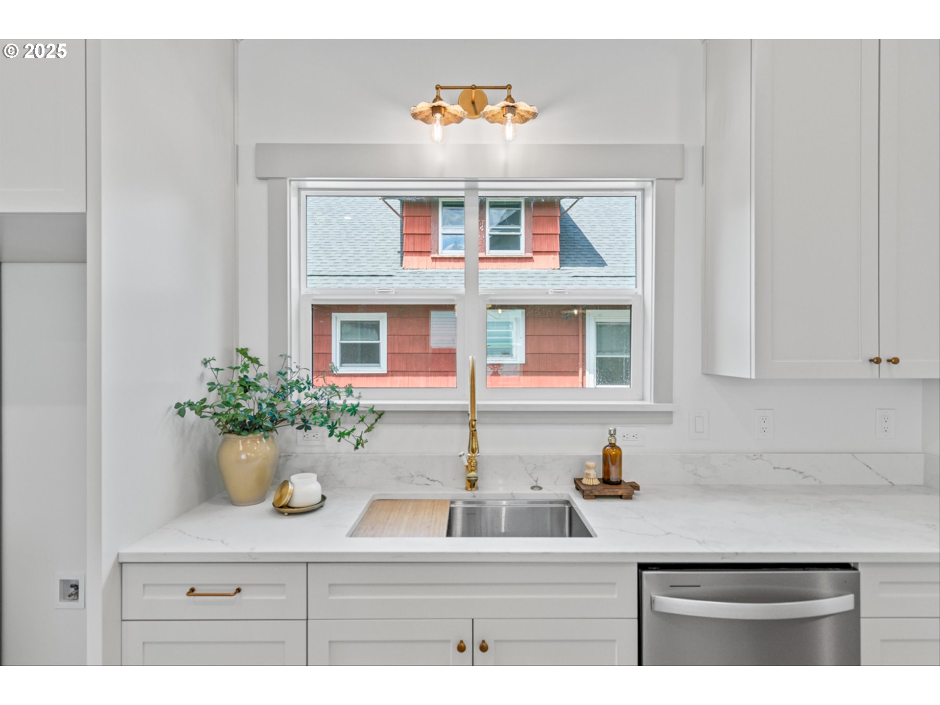 625 NE 69TH AVE
