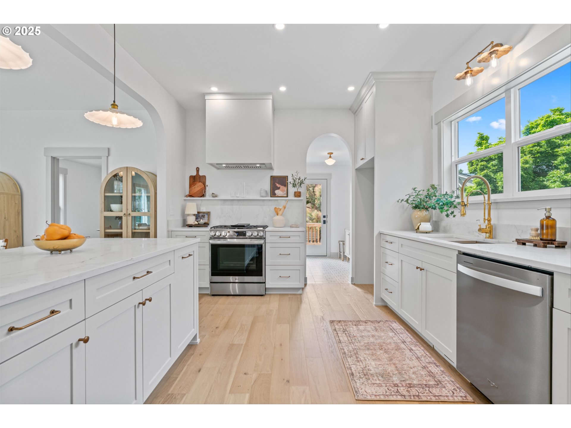 625 NE 69TH AVE