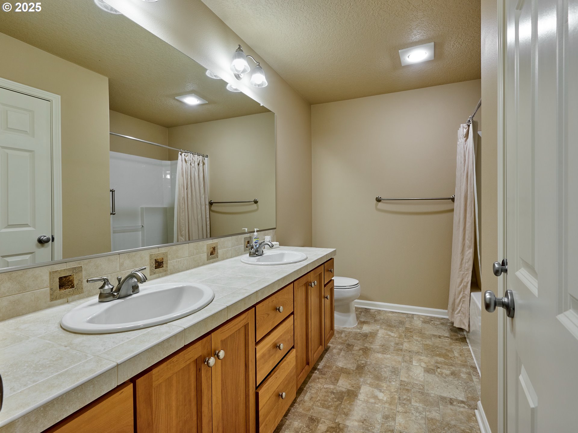 429 TURNBERRY AVE
