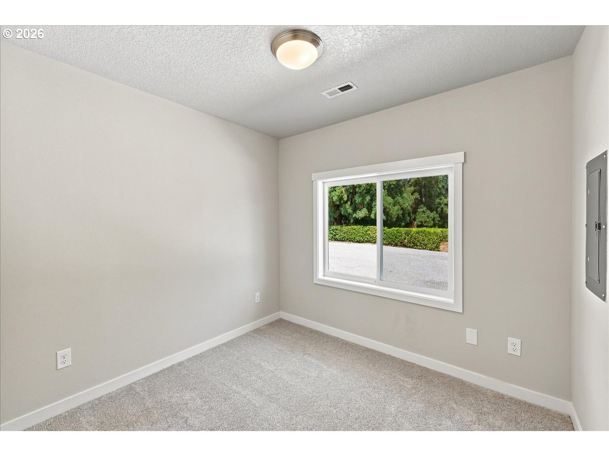 5520 SW MENLO DR
