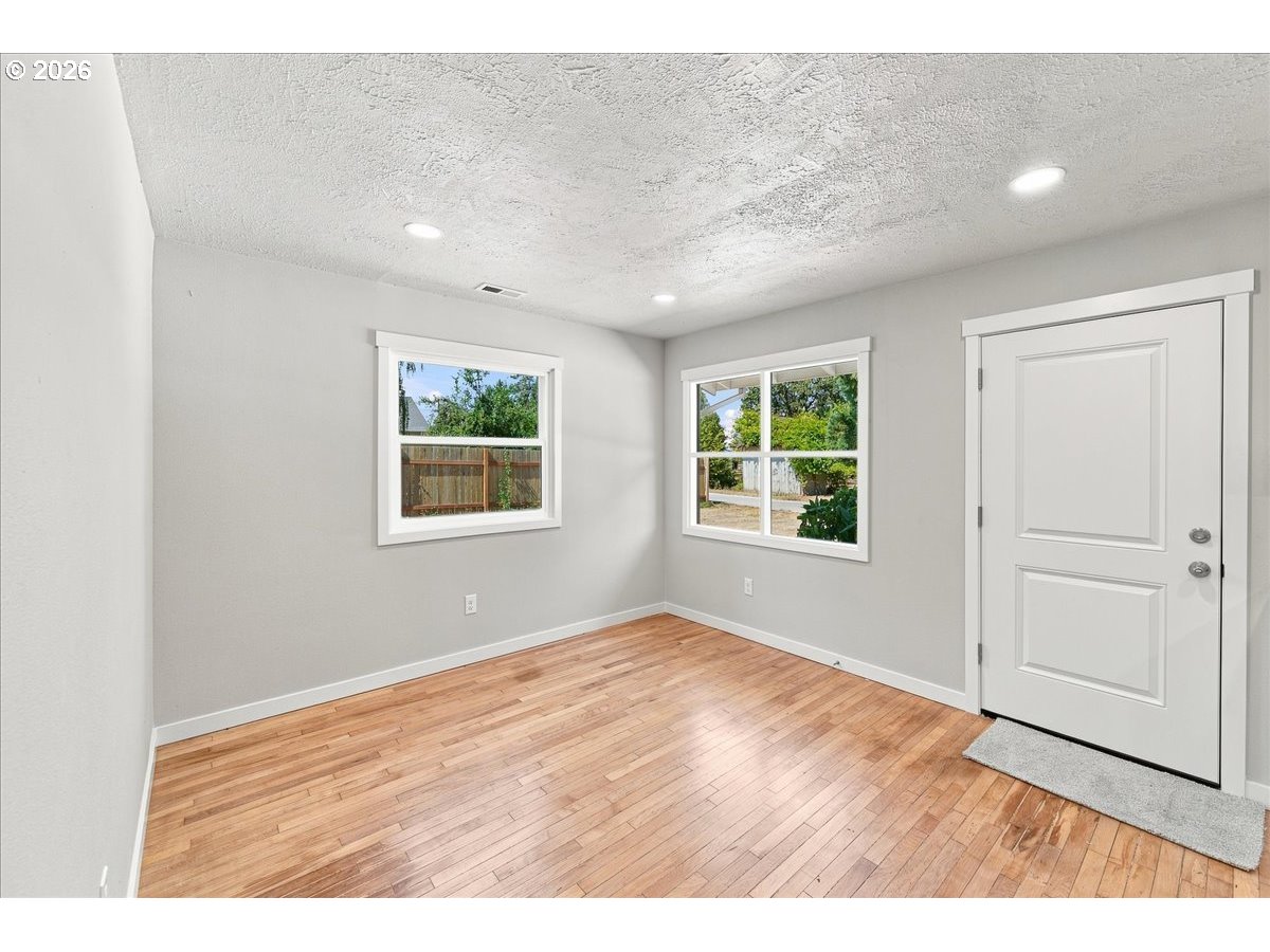 5520 SW MENLO DR