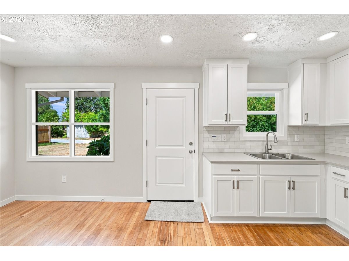 5520 SW MENLO DR