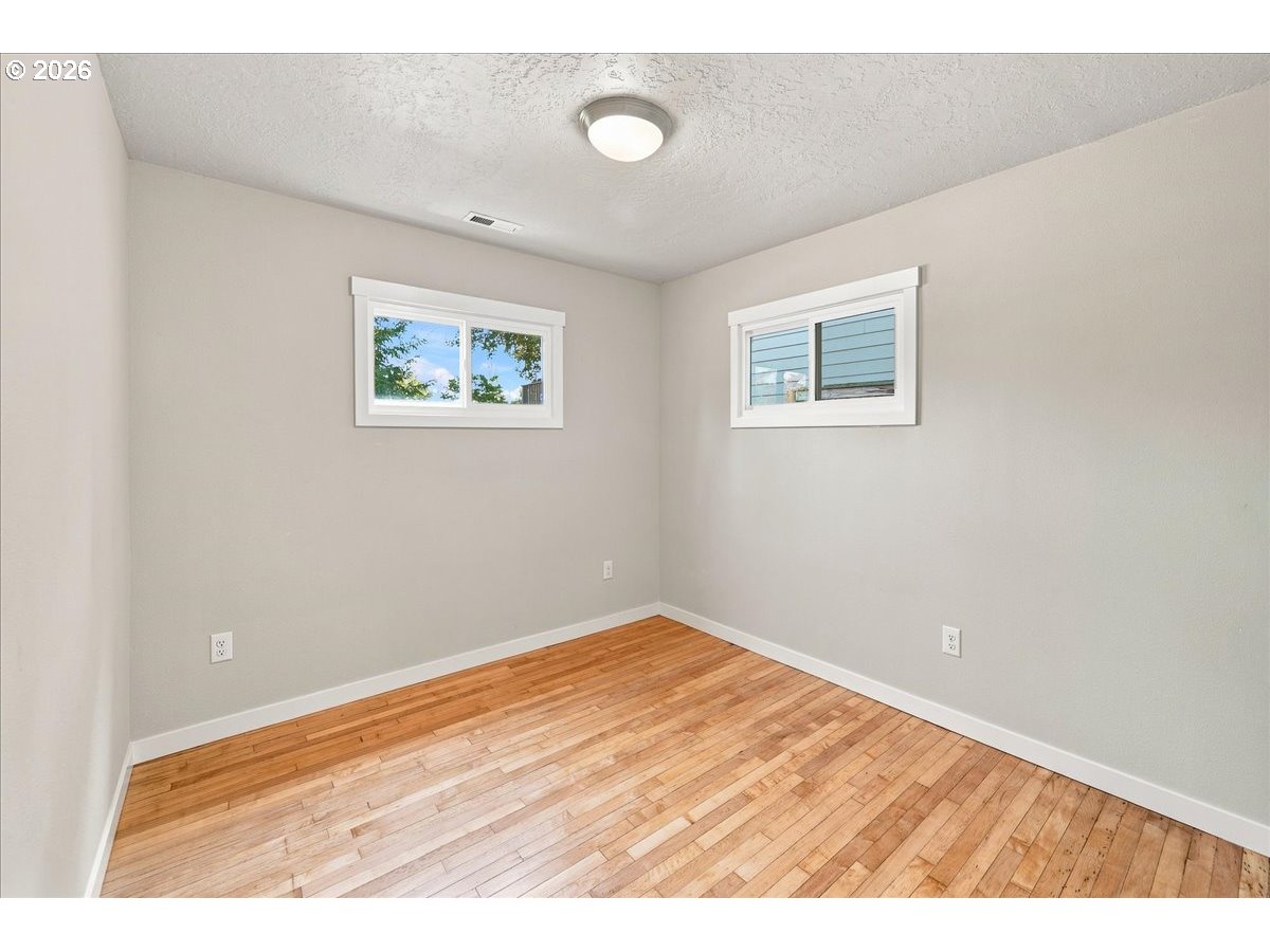 5520 SW MENLO DR