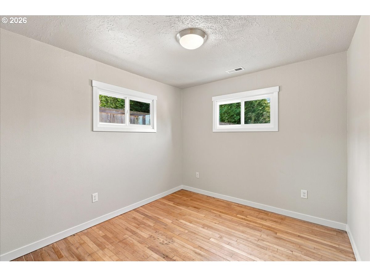 5520 SW MENLO DR