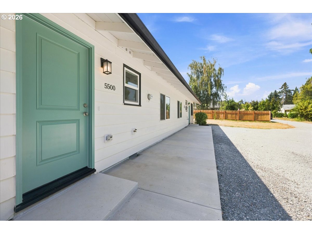 5520 SW MENLO DR