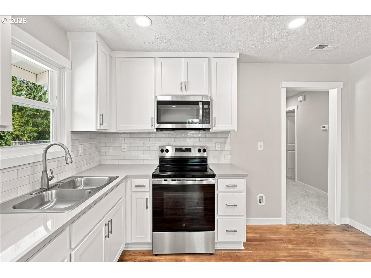 5520 SW MENLO DR
