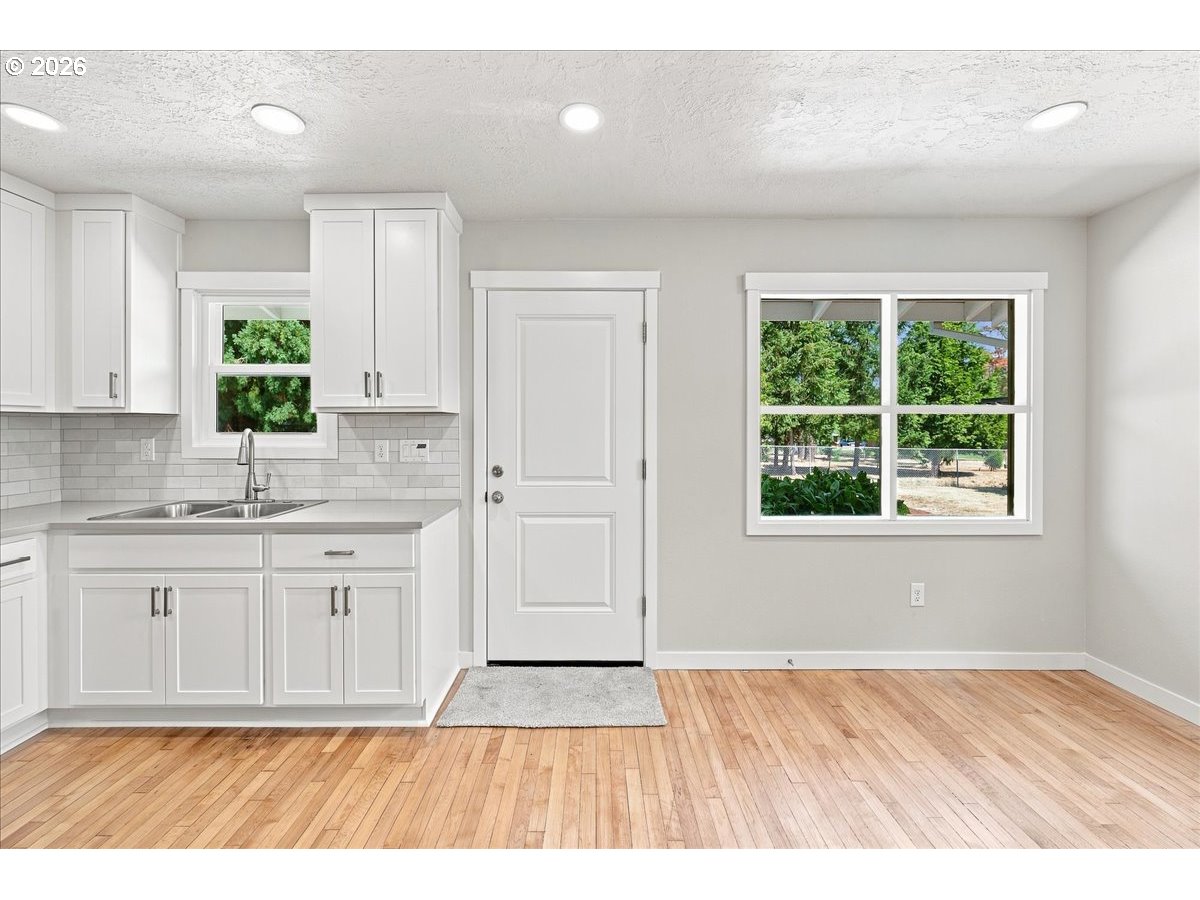 5520 SW MENLO DR