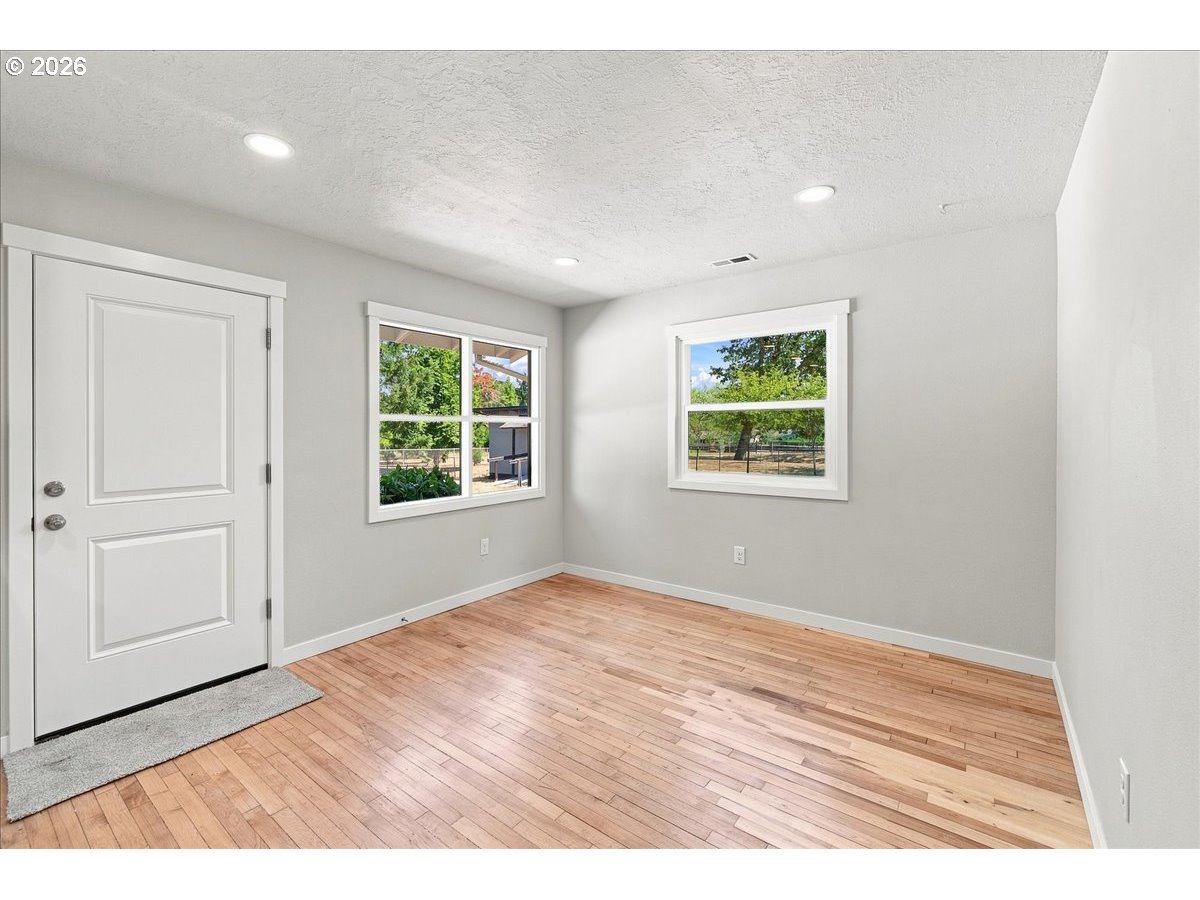 5520 SW MENLO DR