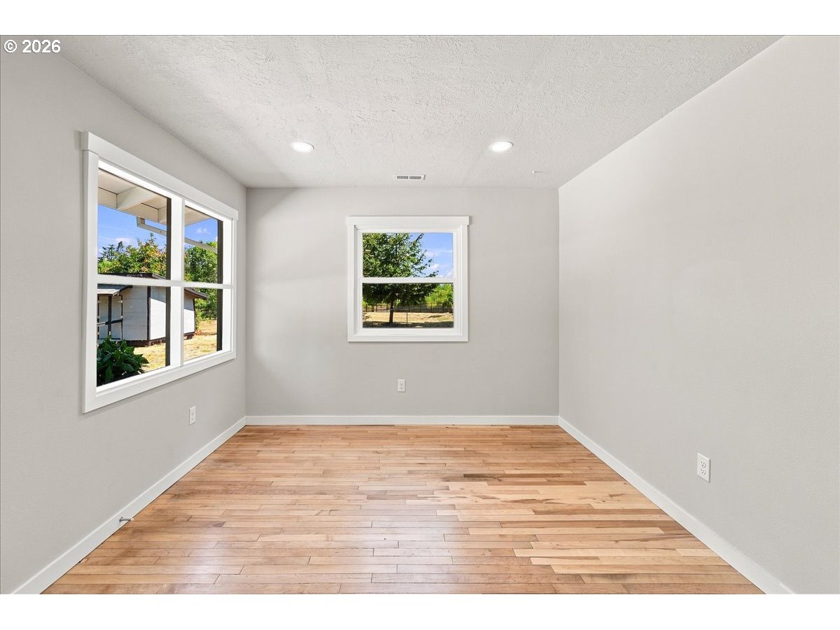 5520 SW MENLO DR