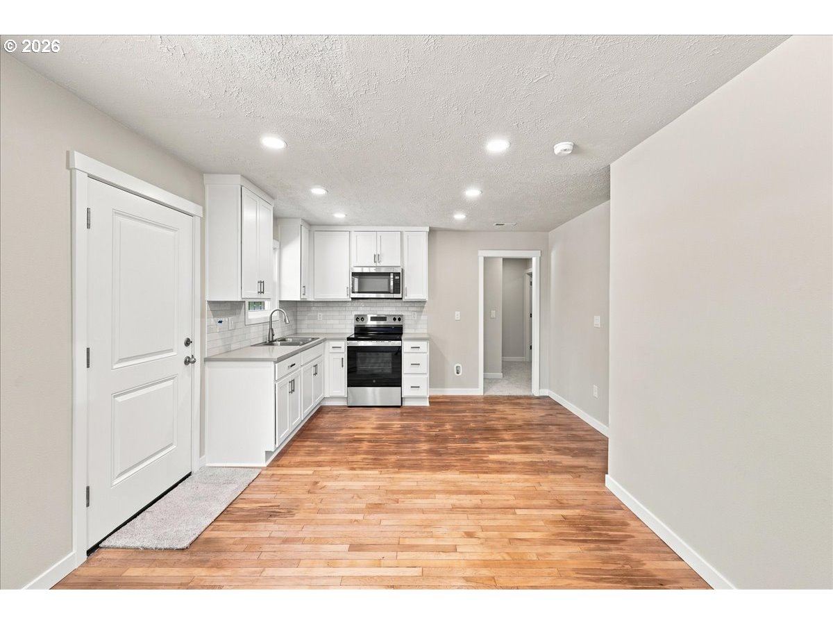 5520 SW MENLO DR