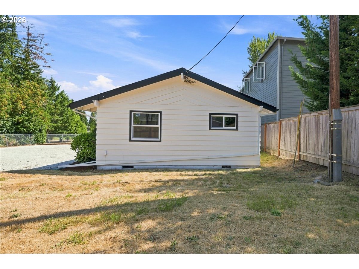 5520 SW MENLO DR
