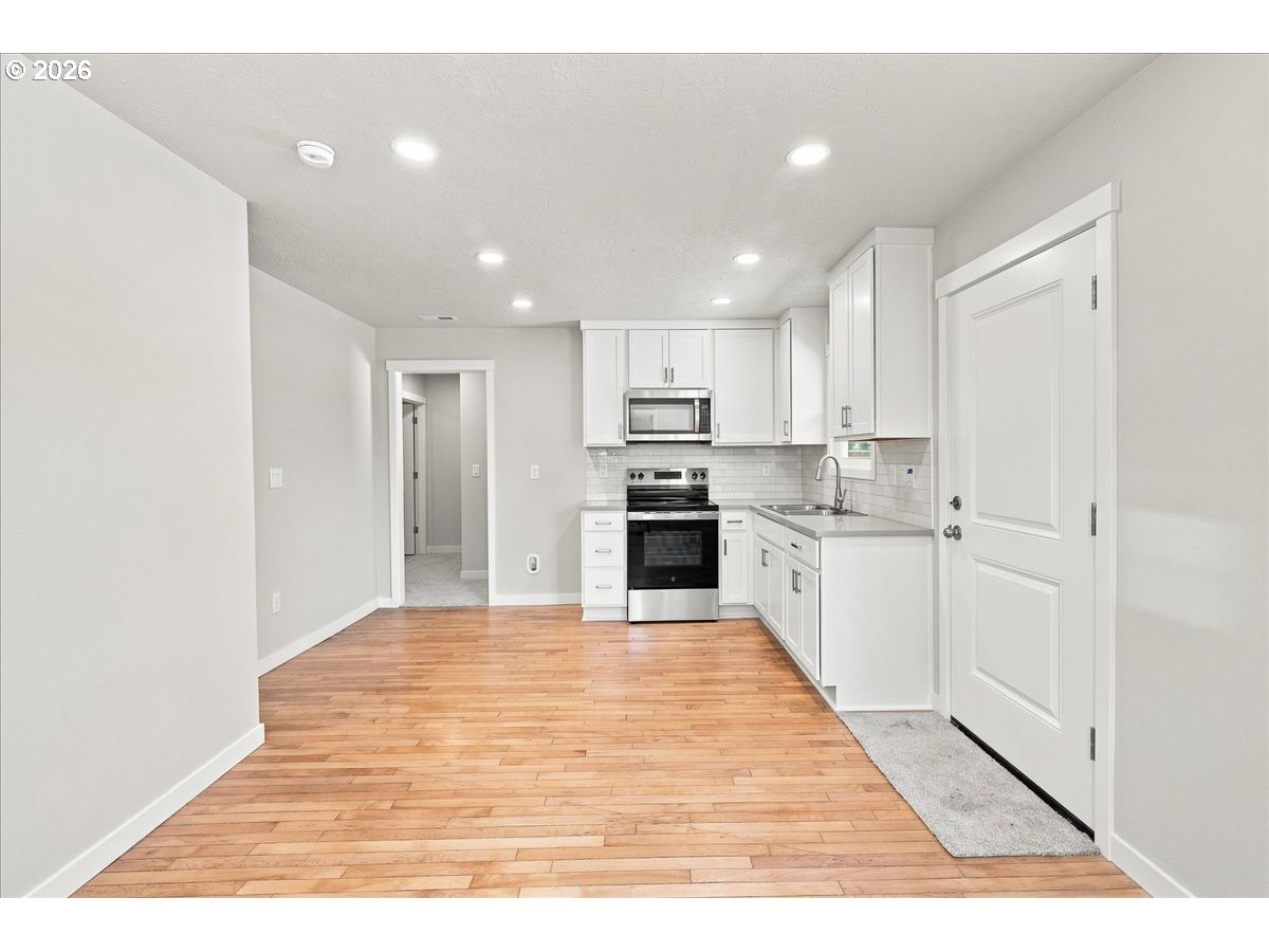 5520 SW MENLO DR