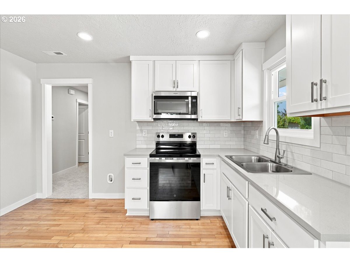 5520 SW MENLO DR