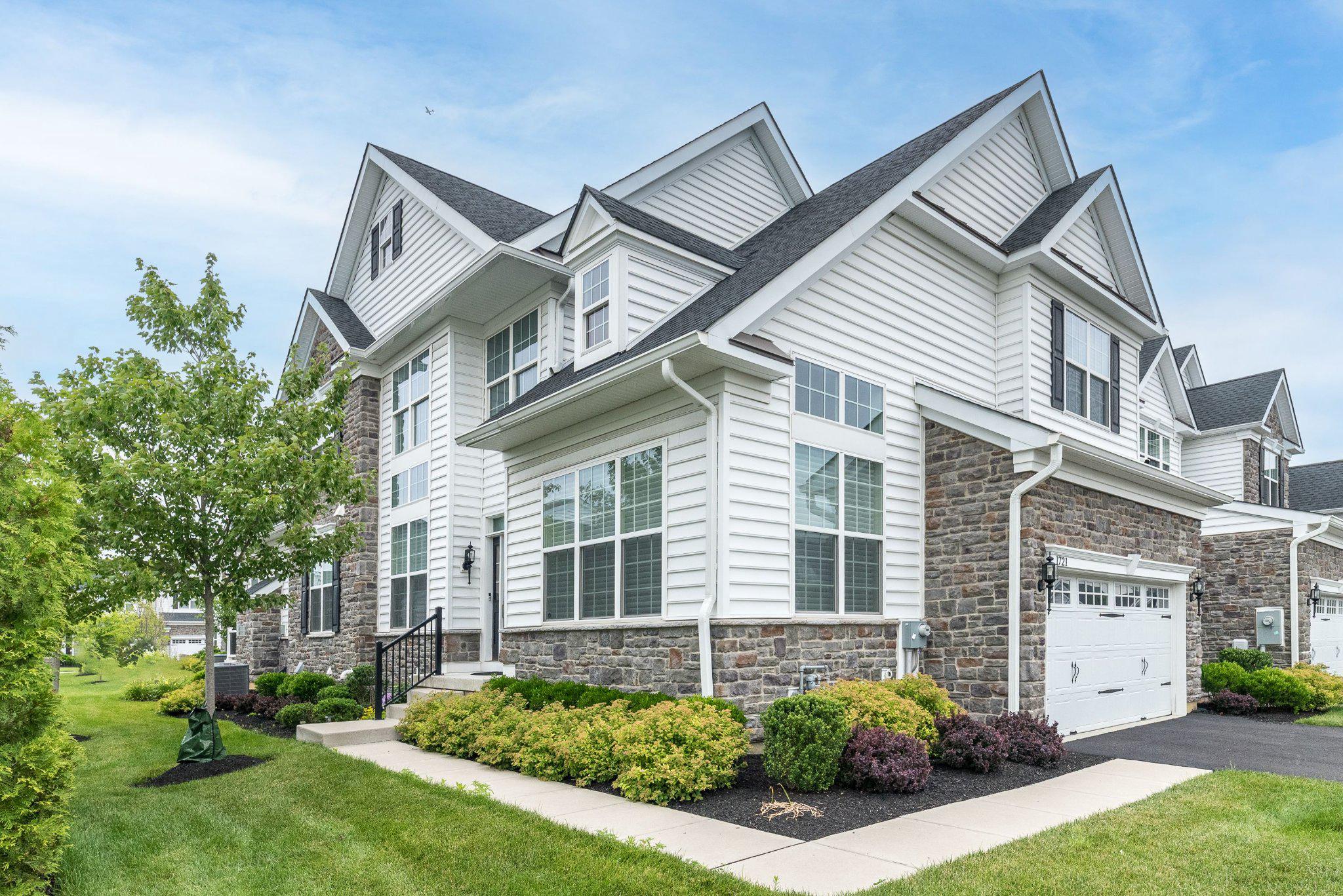 1721 LOCUST DRIVE