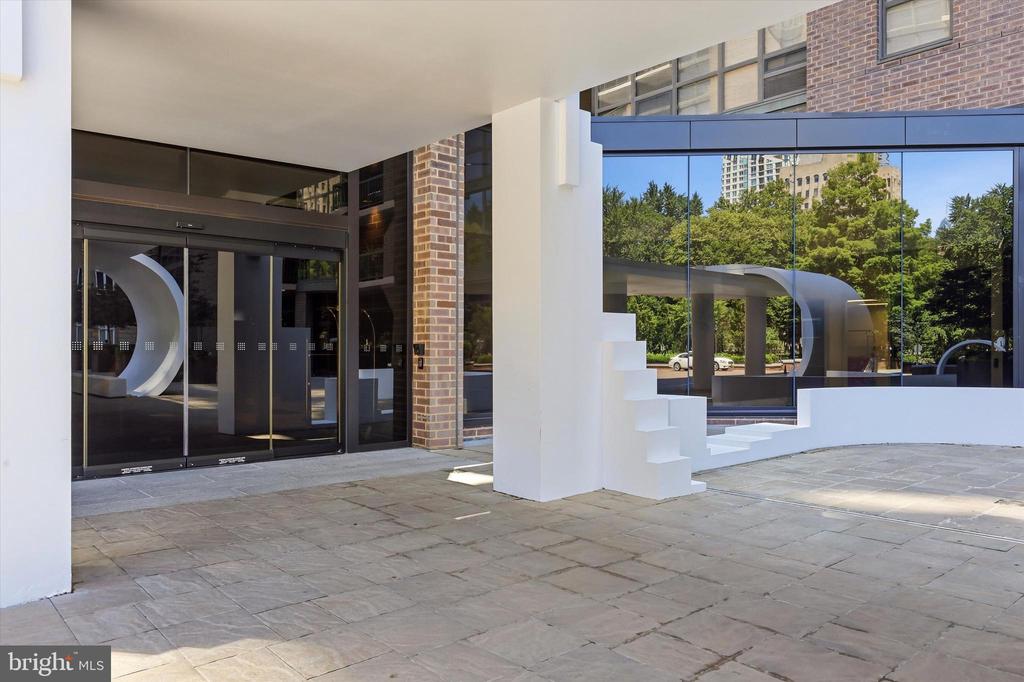 241 S 6TH STREET Unit: 912G
