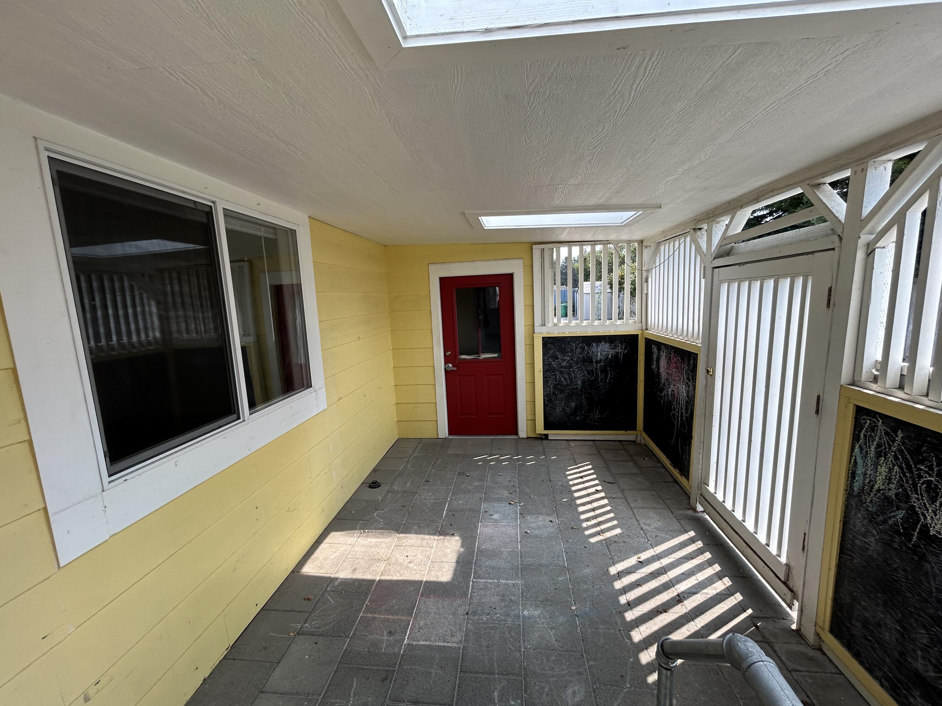 609 Summer Street, 002