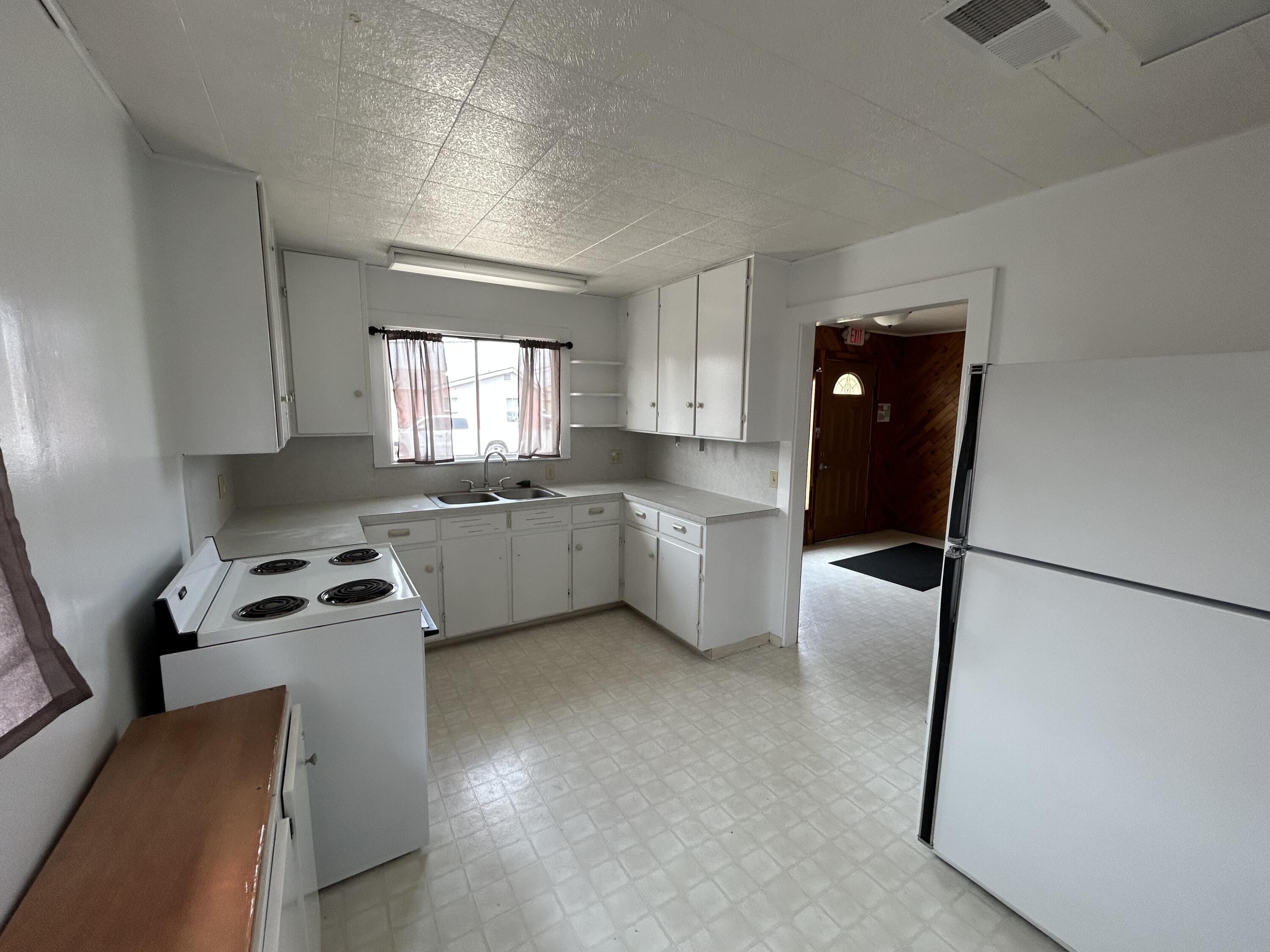 609 Summer Street, 002