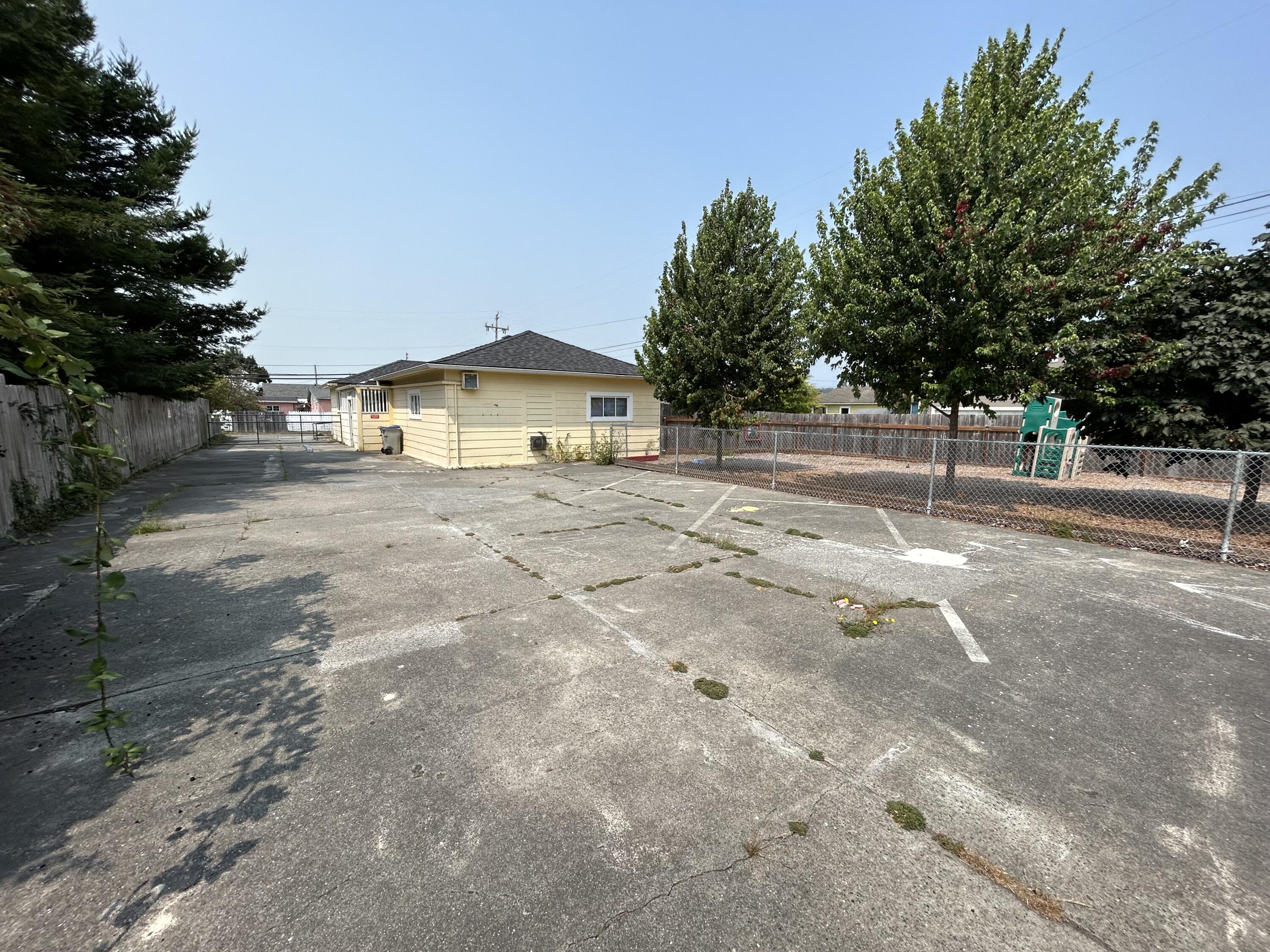 609 Summer Street, 002