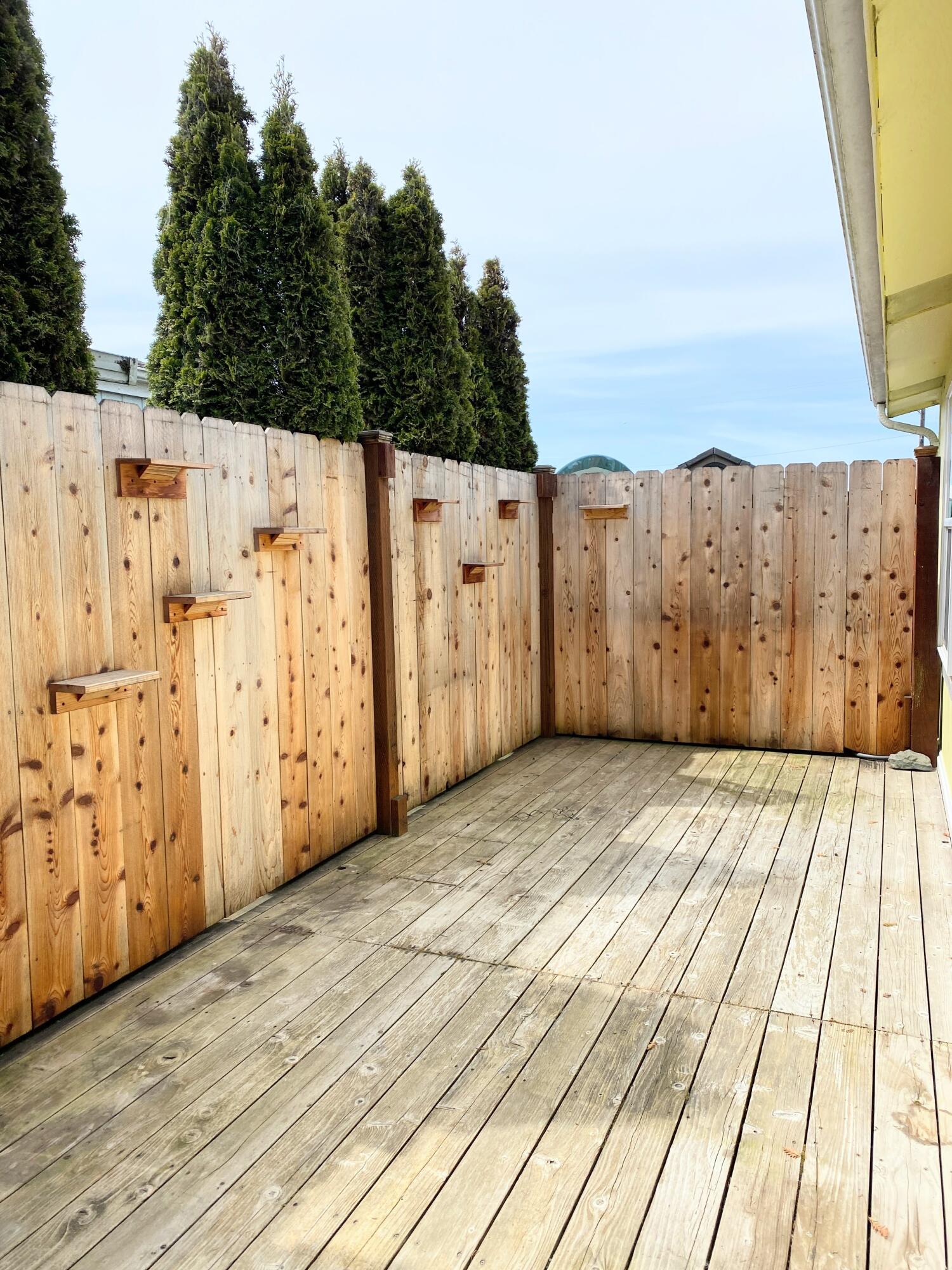 4916 Airstream Avenue, 11