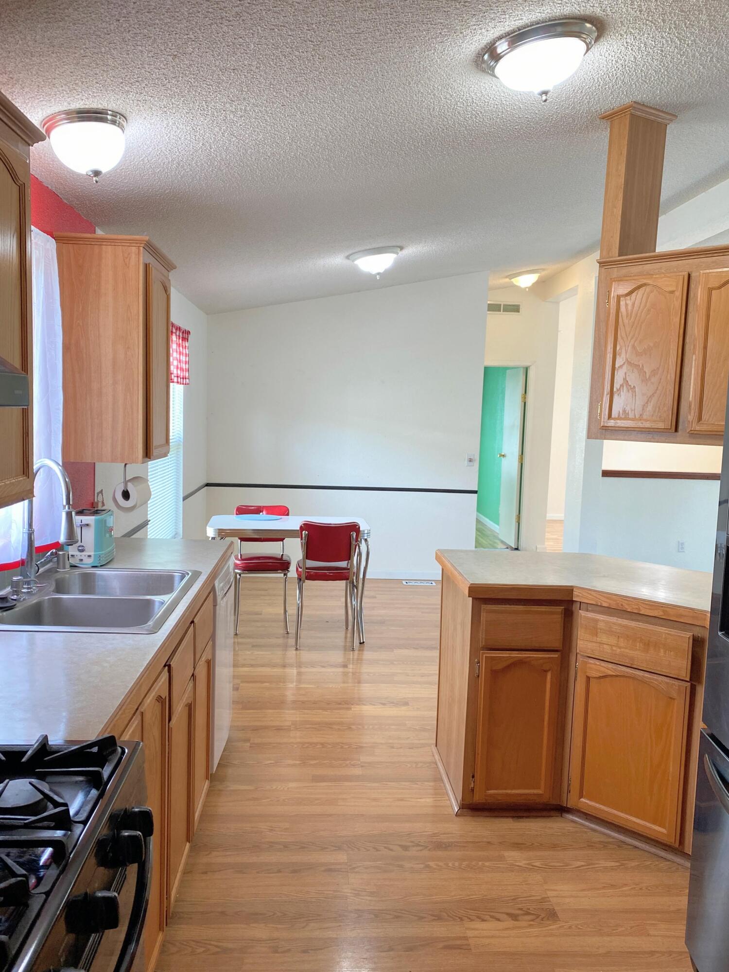 4916 Airstream Avenue, 11