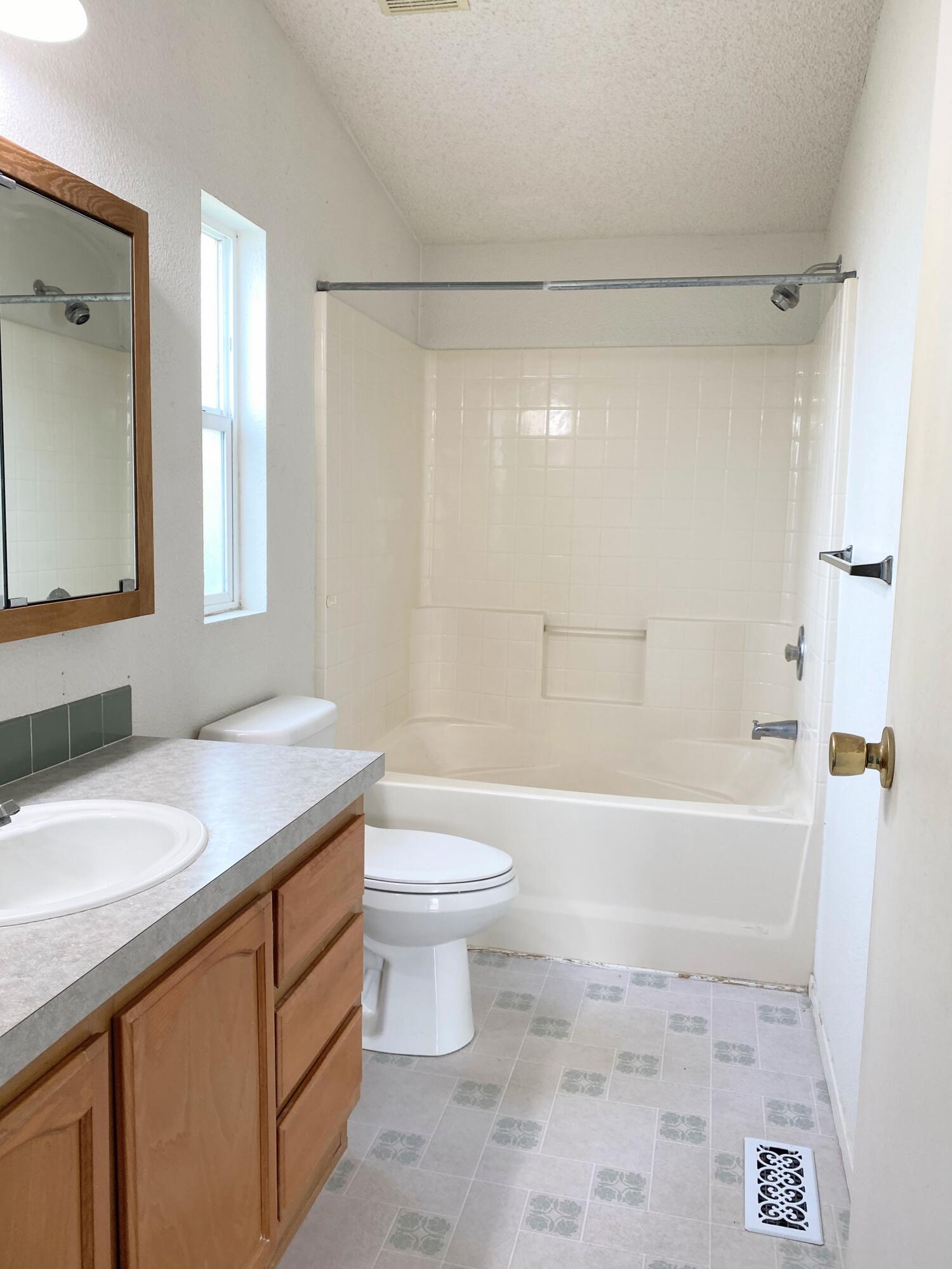 4916 Airstream Avenue, 11