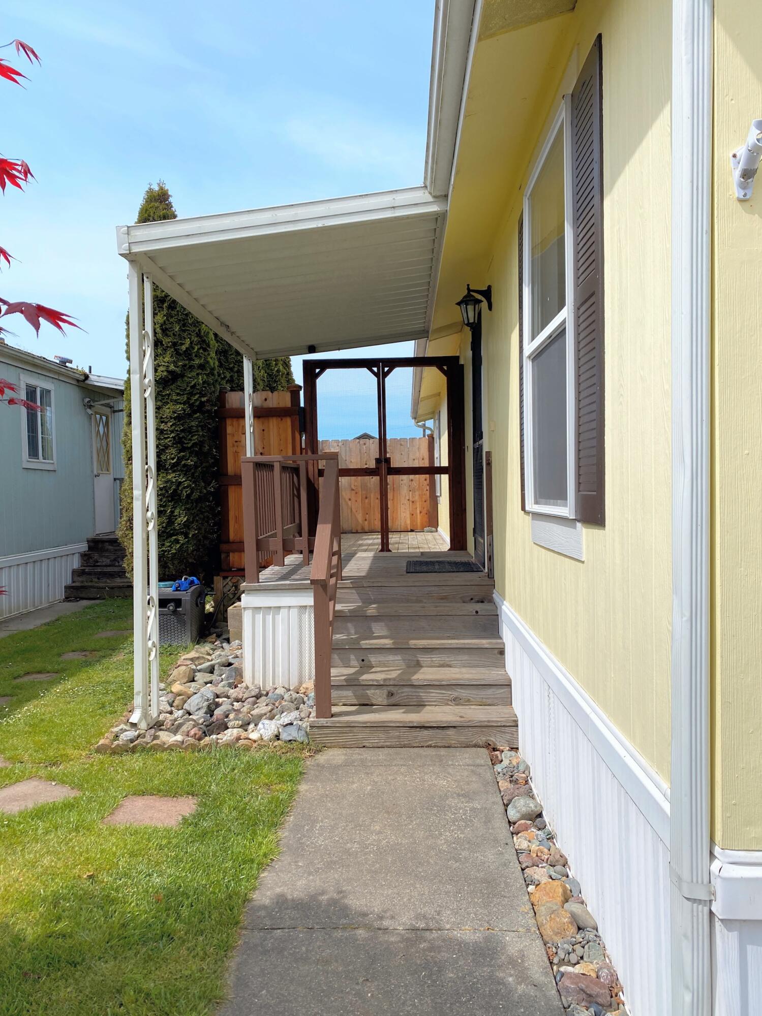 4916 Airstream Avenue, 11