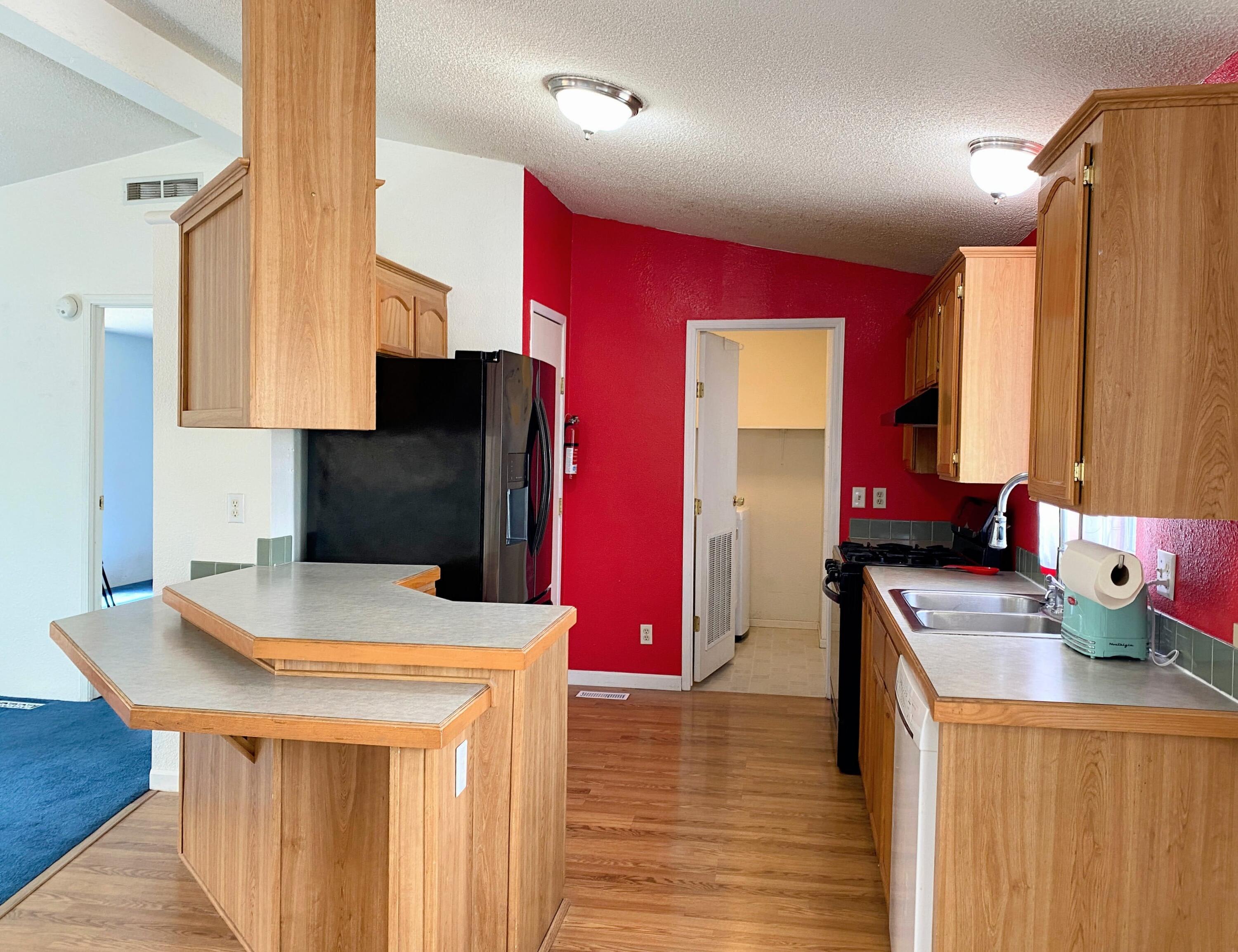 4916 Airstream Avenue, 11